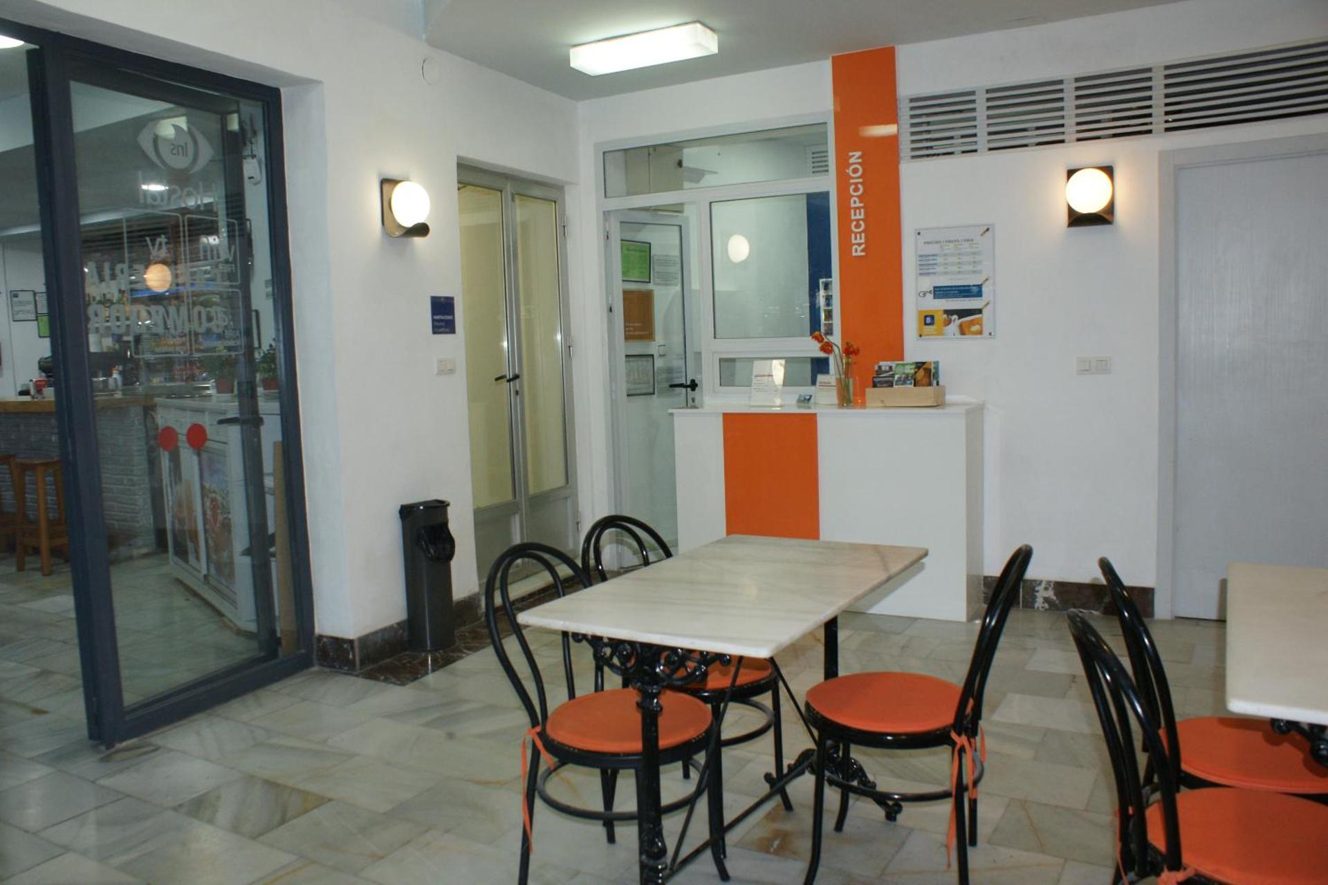 Communal lounge/ TV room