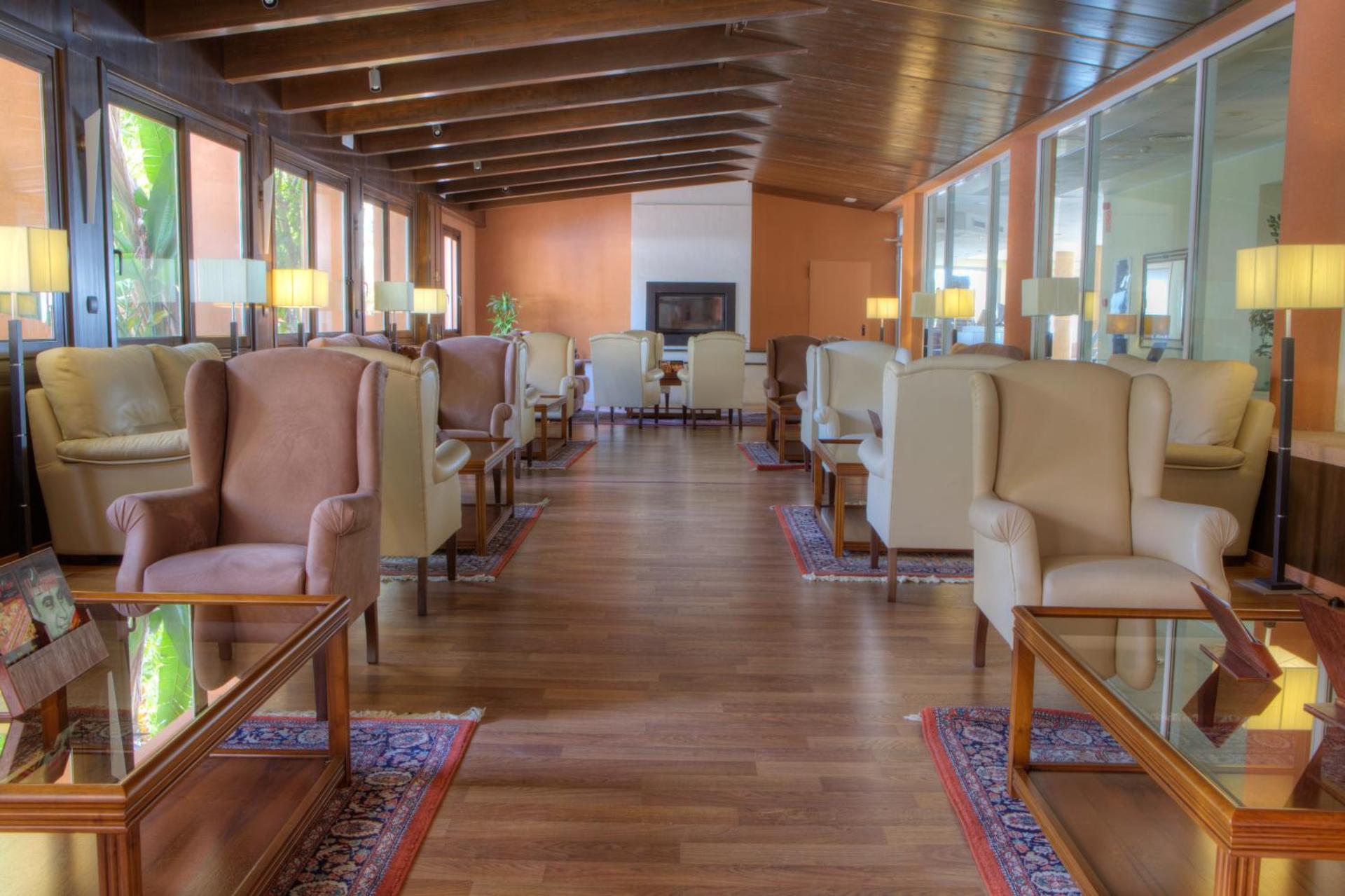 Communal lounge/ TV room