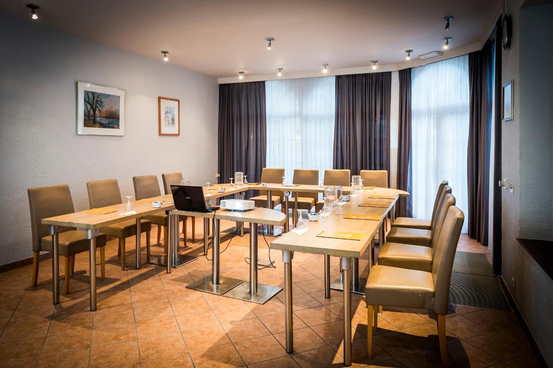 Meeting/conference room