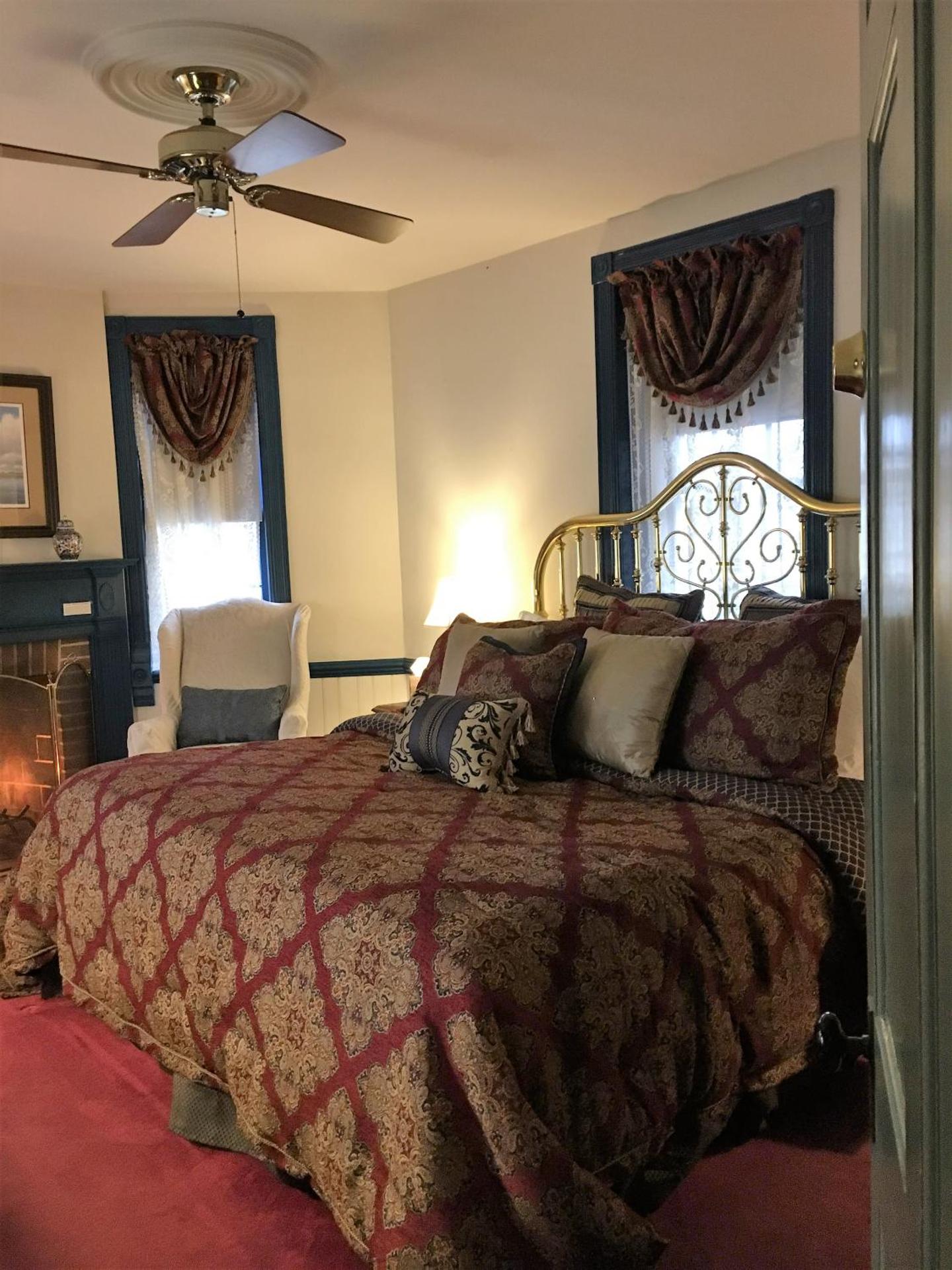 Parsonage Inn Bed and Breakfast