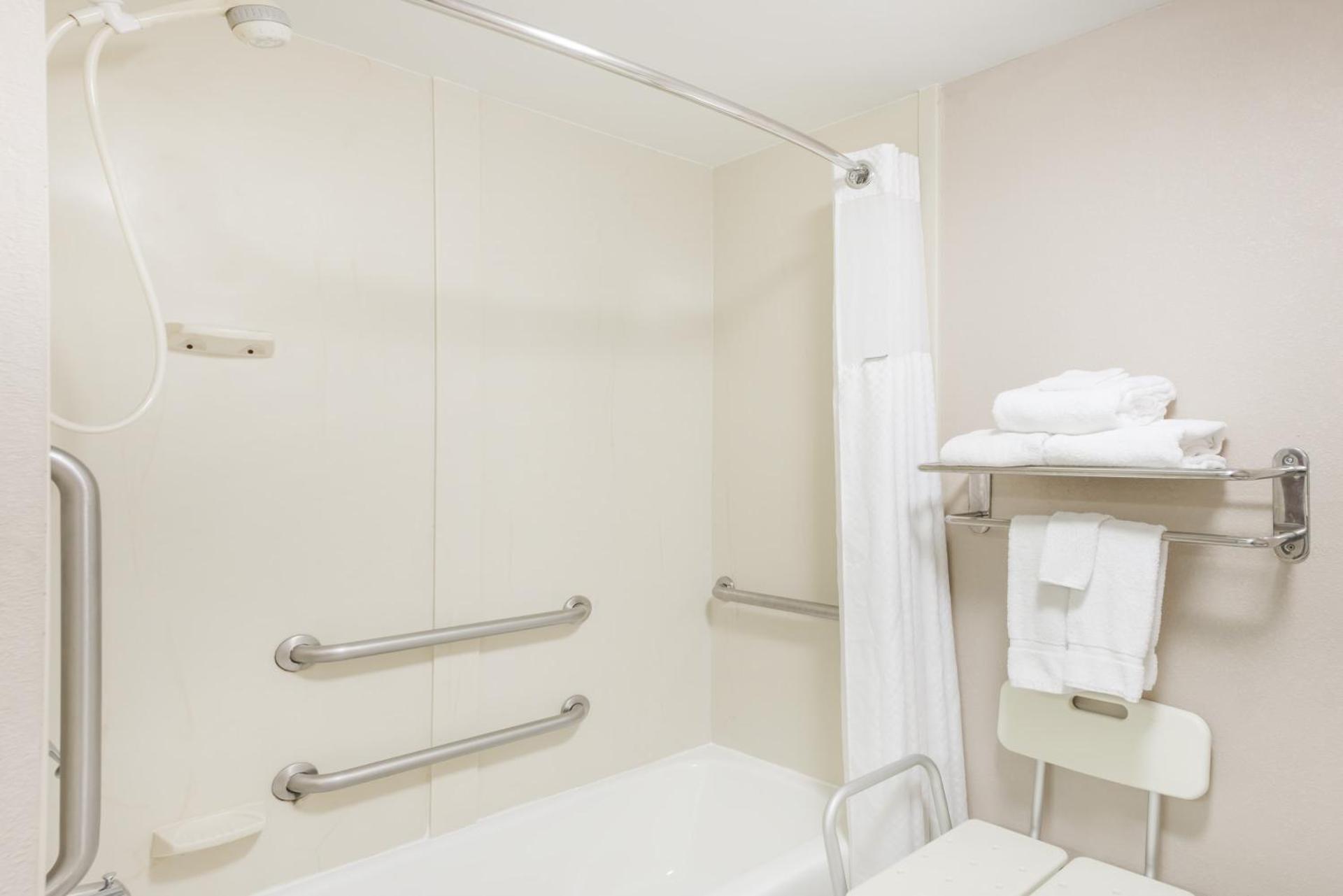 Baymont by Wyndham Clarksville Northeast