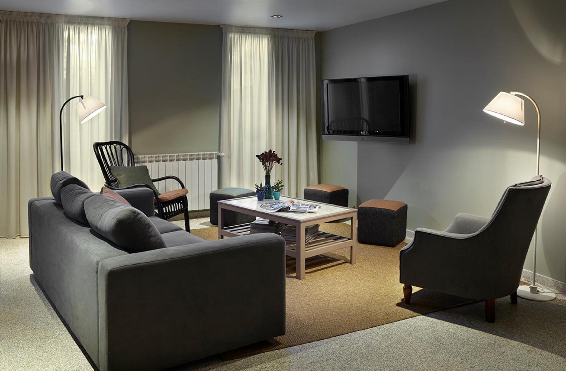 Communal lounge/ TV room