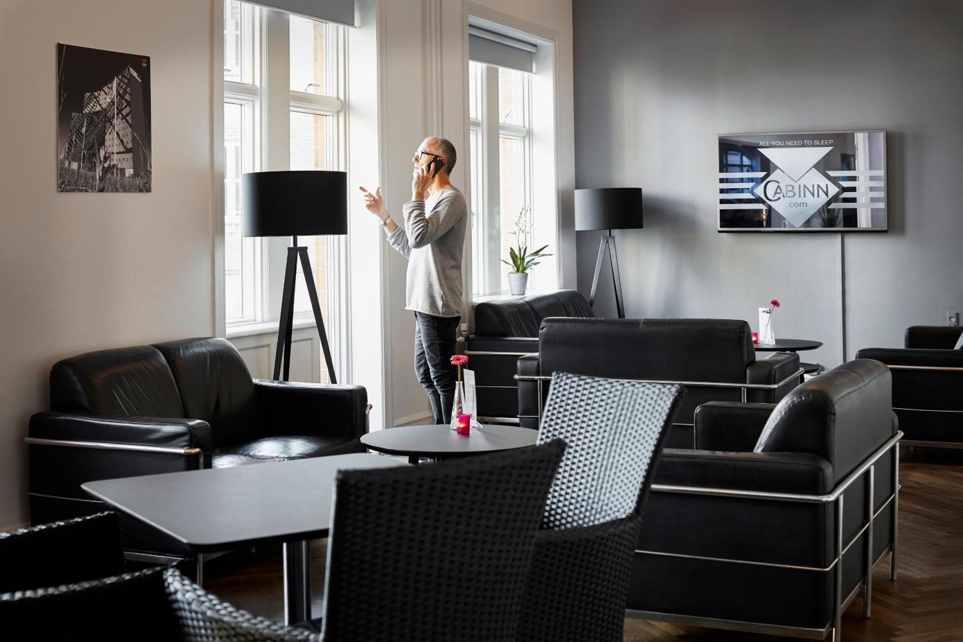 Communal lounge/ TV room