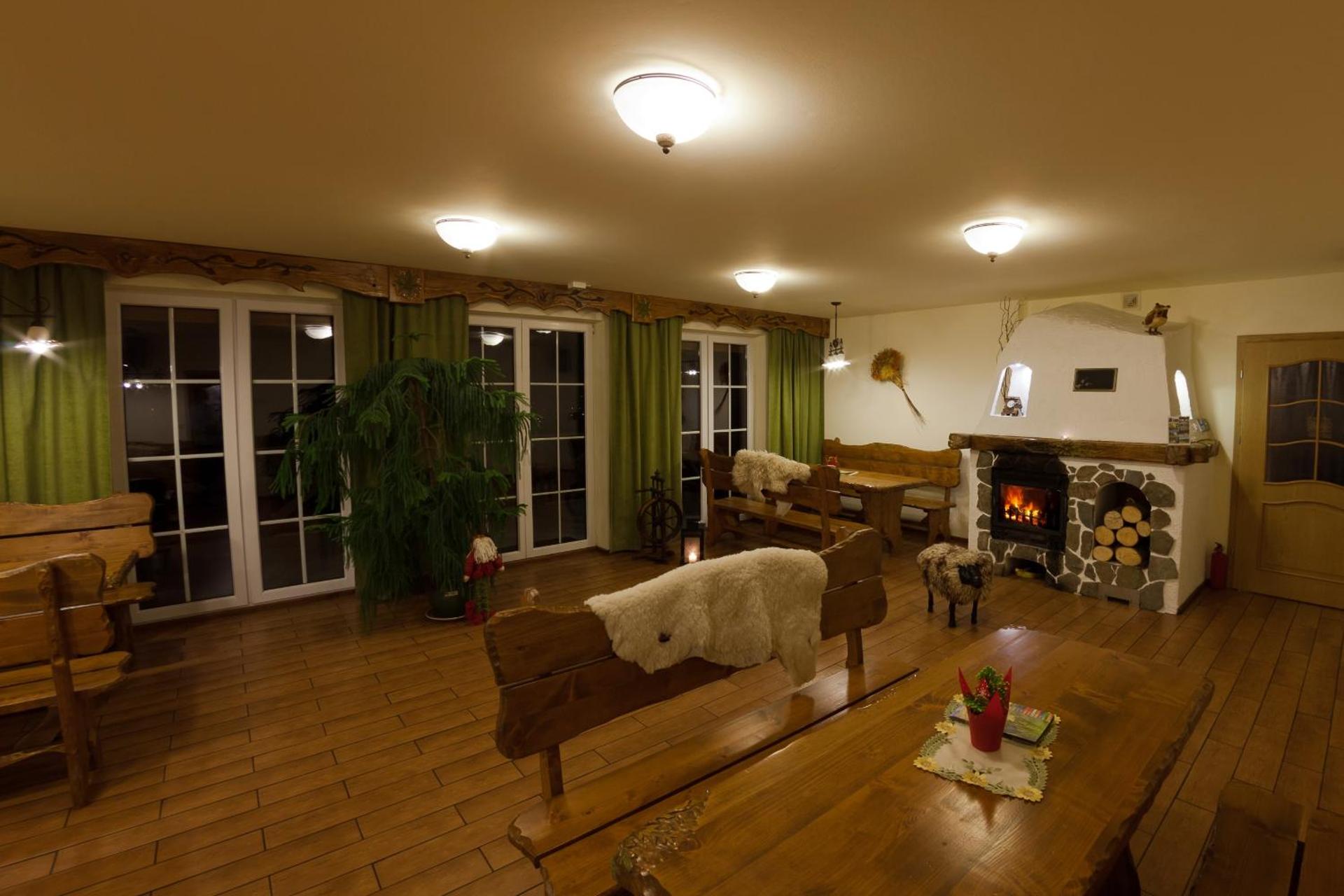 Communal lounge/ TV room