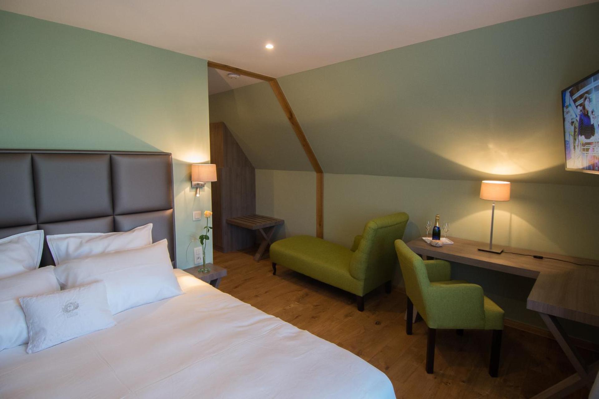 Photo of the whole room