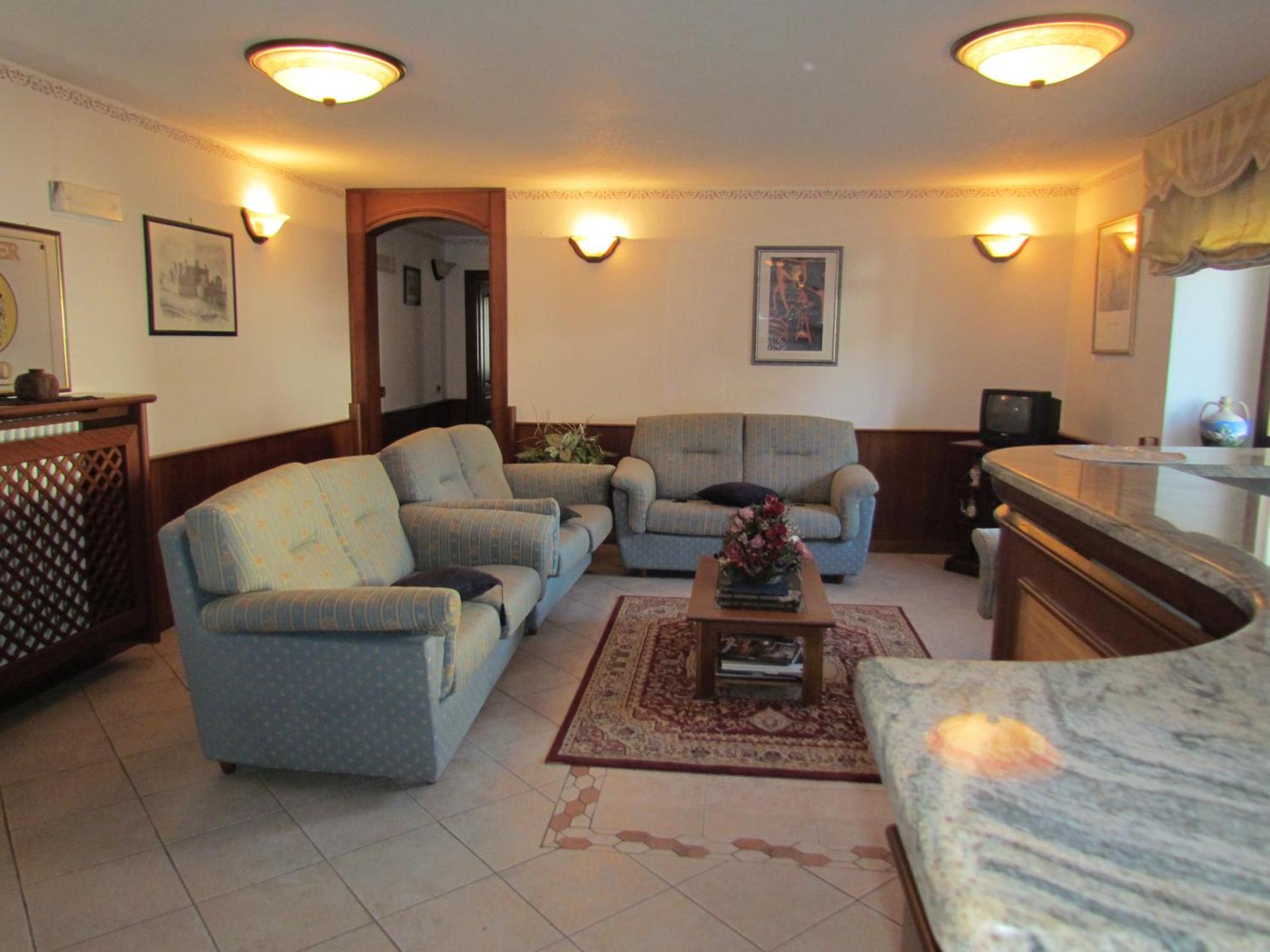 Communal lounge/ TV room