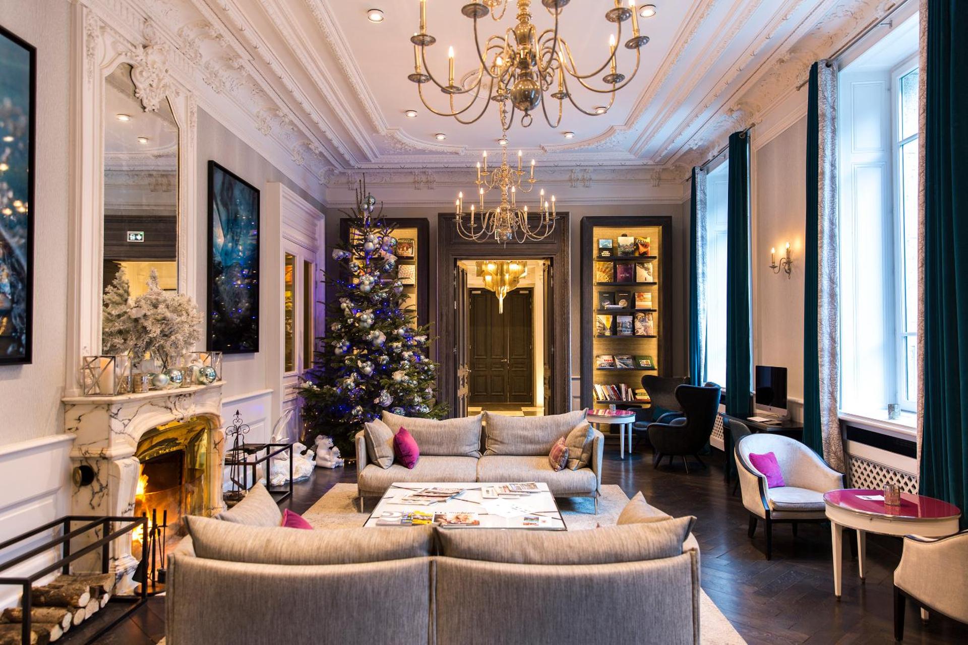 Communal lounge/ TV room