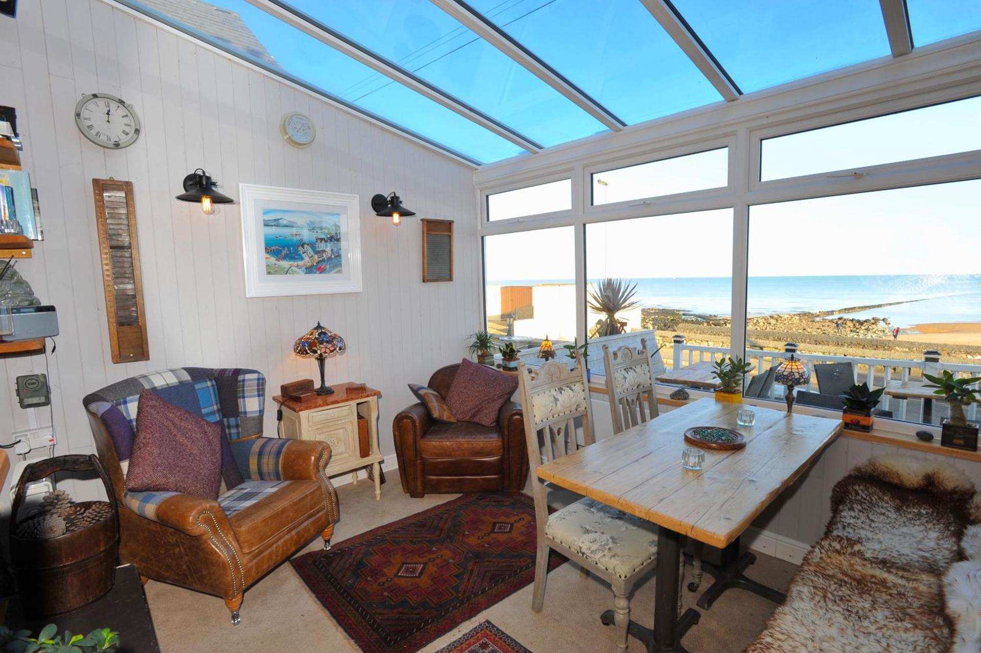 Communal lounge/ TV room