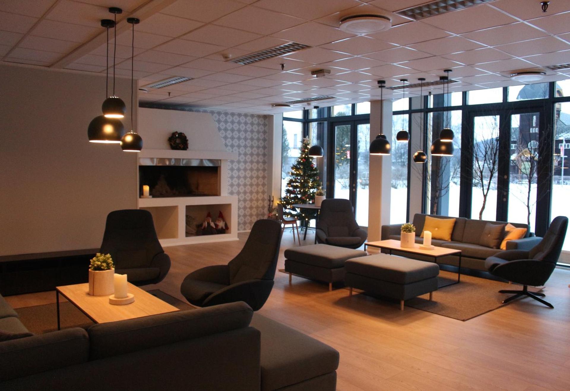 Communal lounge/ TV room