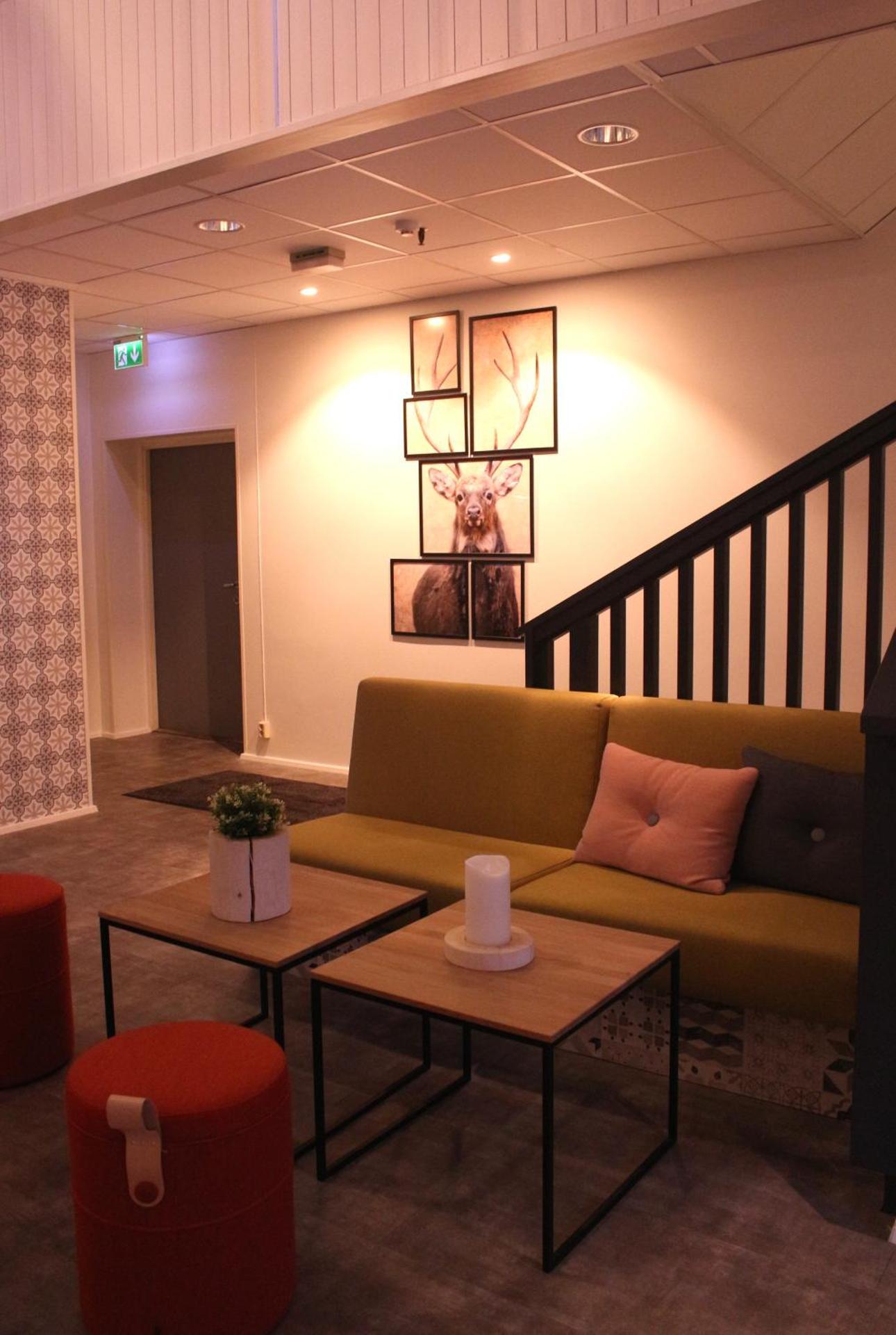 Communal lounge/ TV room