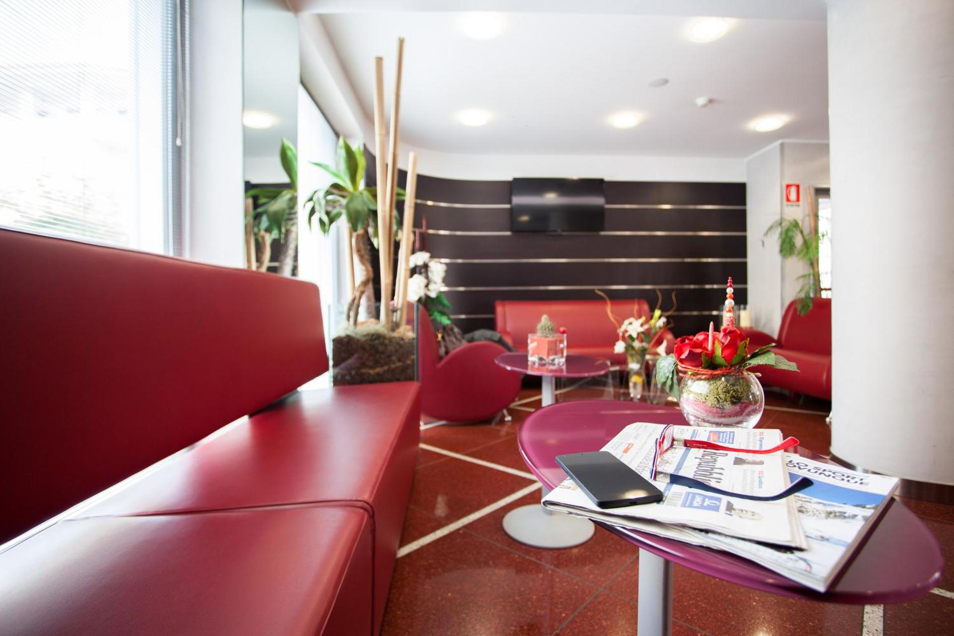 Communal lounge/ TV room