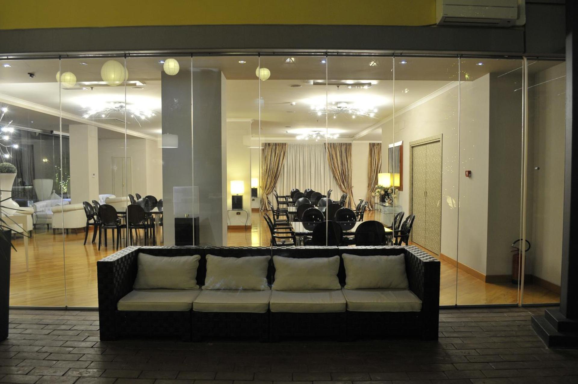 Communal lounge/ TV room