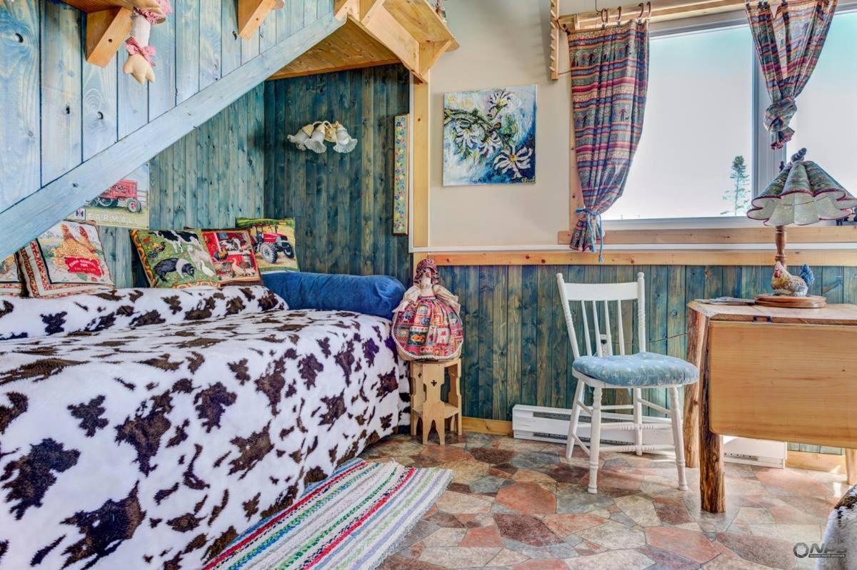 Double Room with Two Single Beds with Private Bathroom