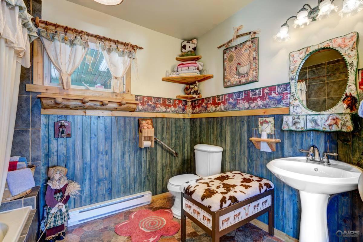 Double Room with Two Single Beds with Private Bathroom