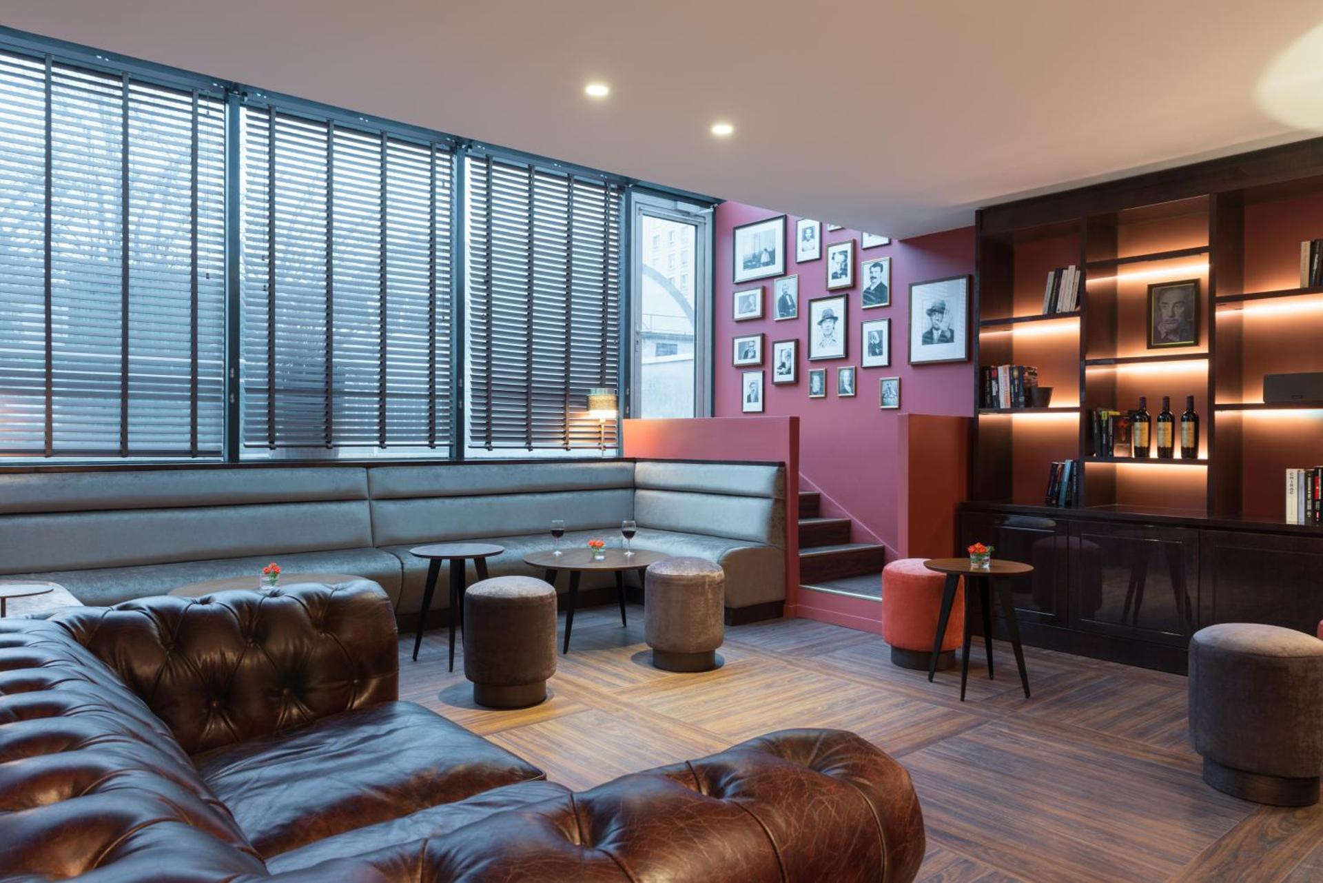 Communal lounge/ TV room