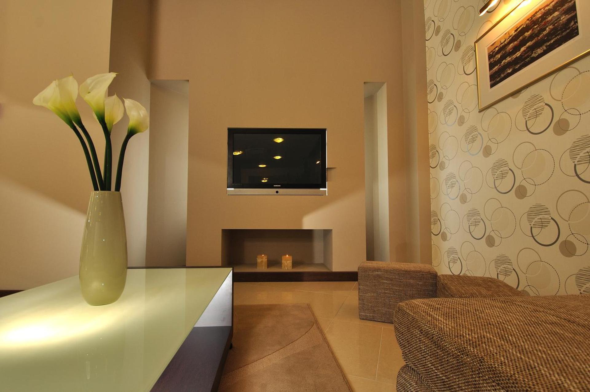 Communal lounge/ TV room