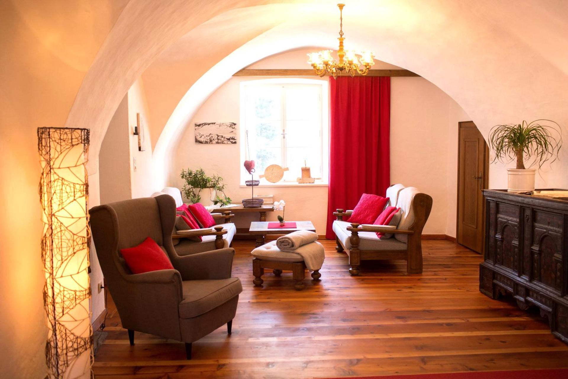 Communal lounge/ TV room