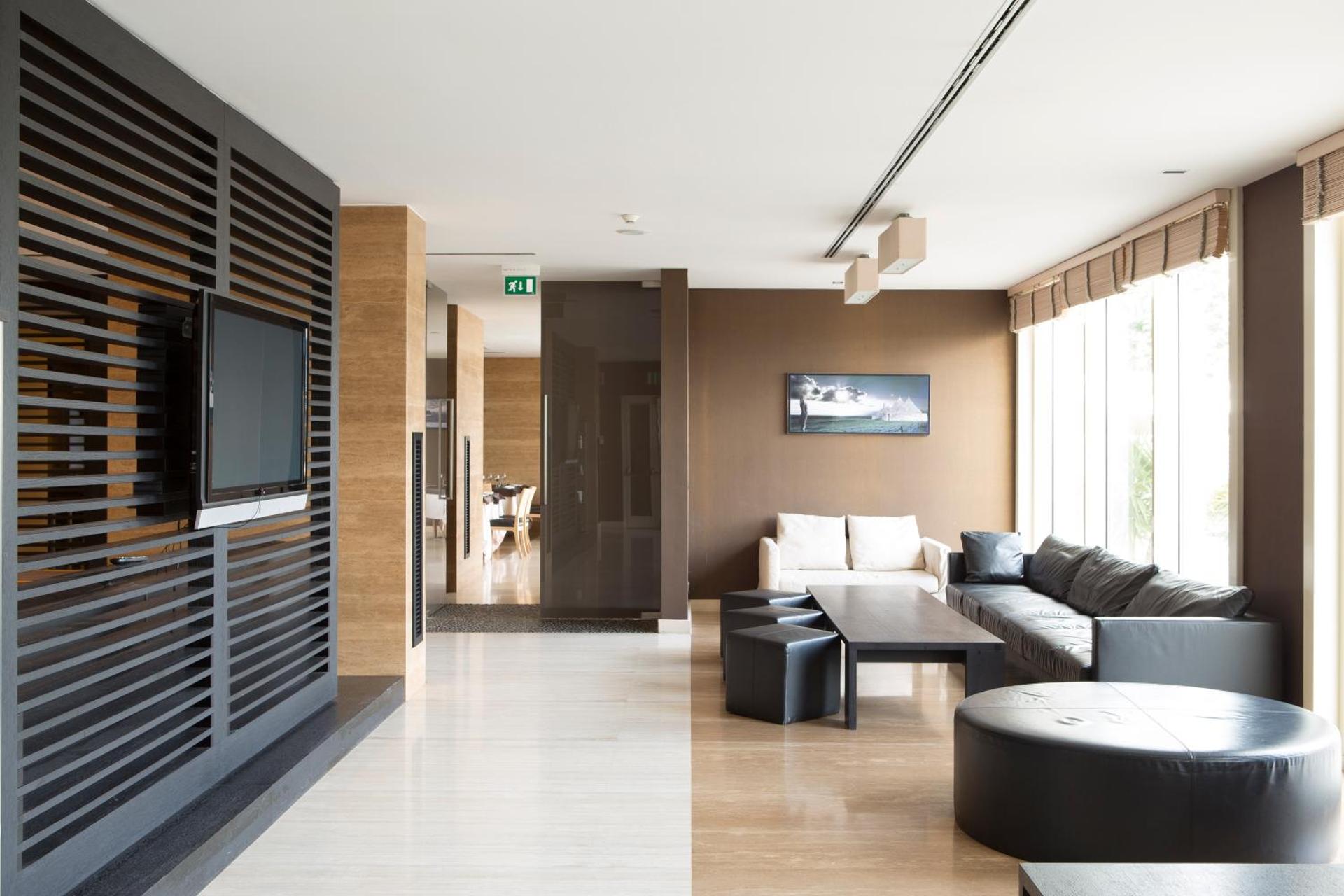 Communal lounge/ TV room