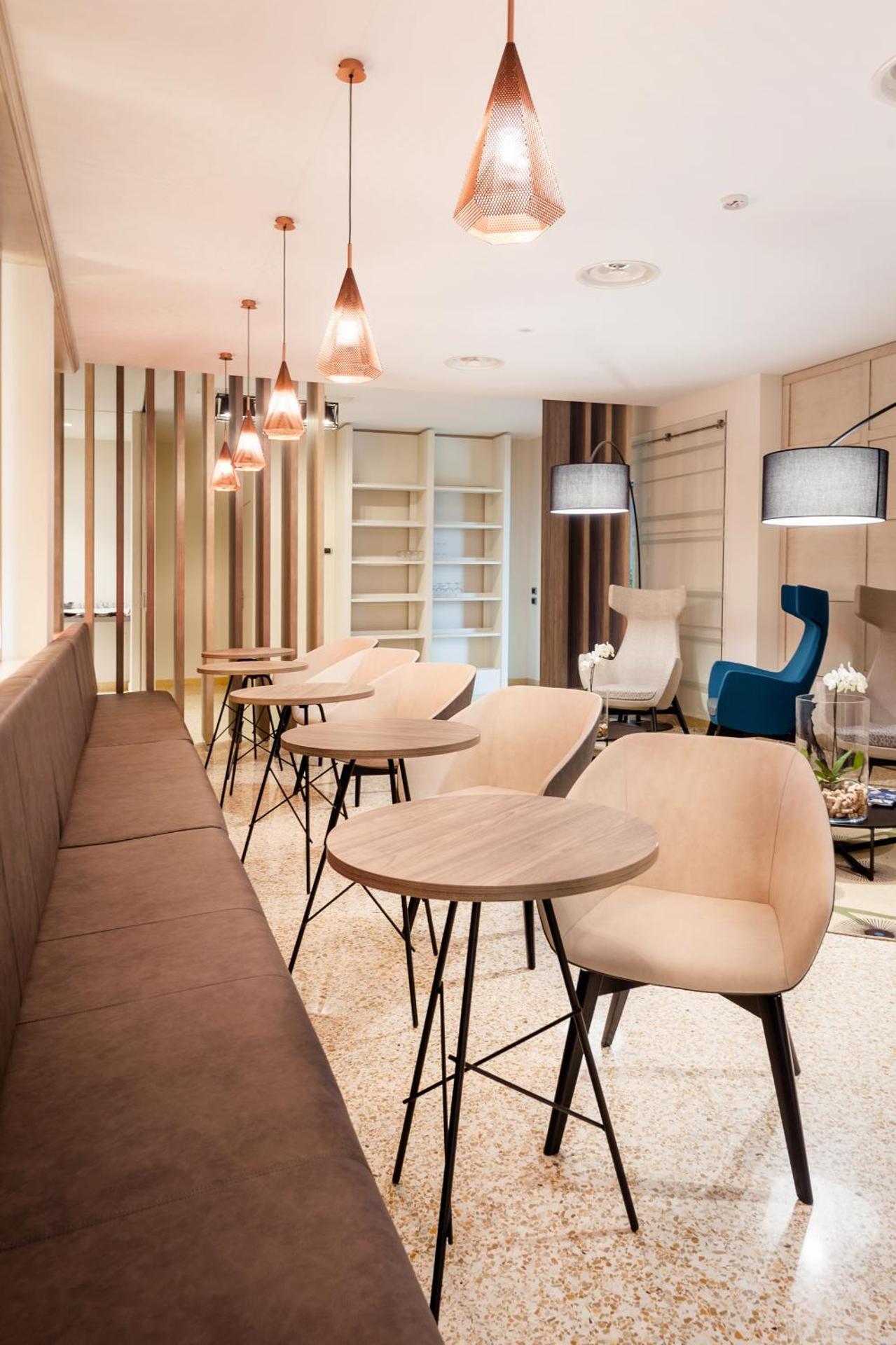 Communal lounge/ TV room