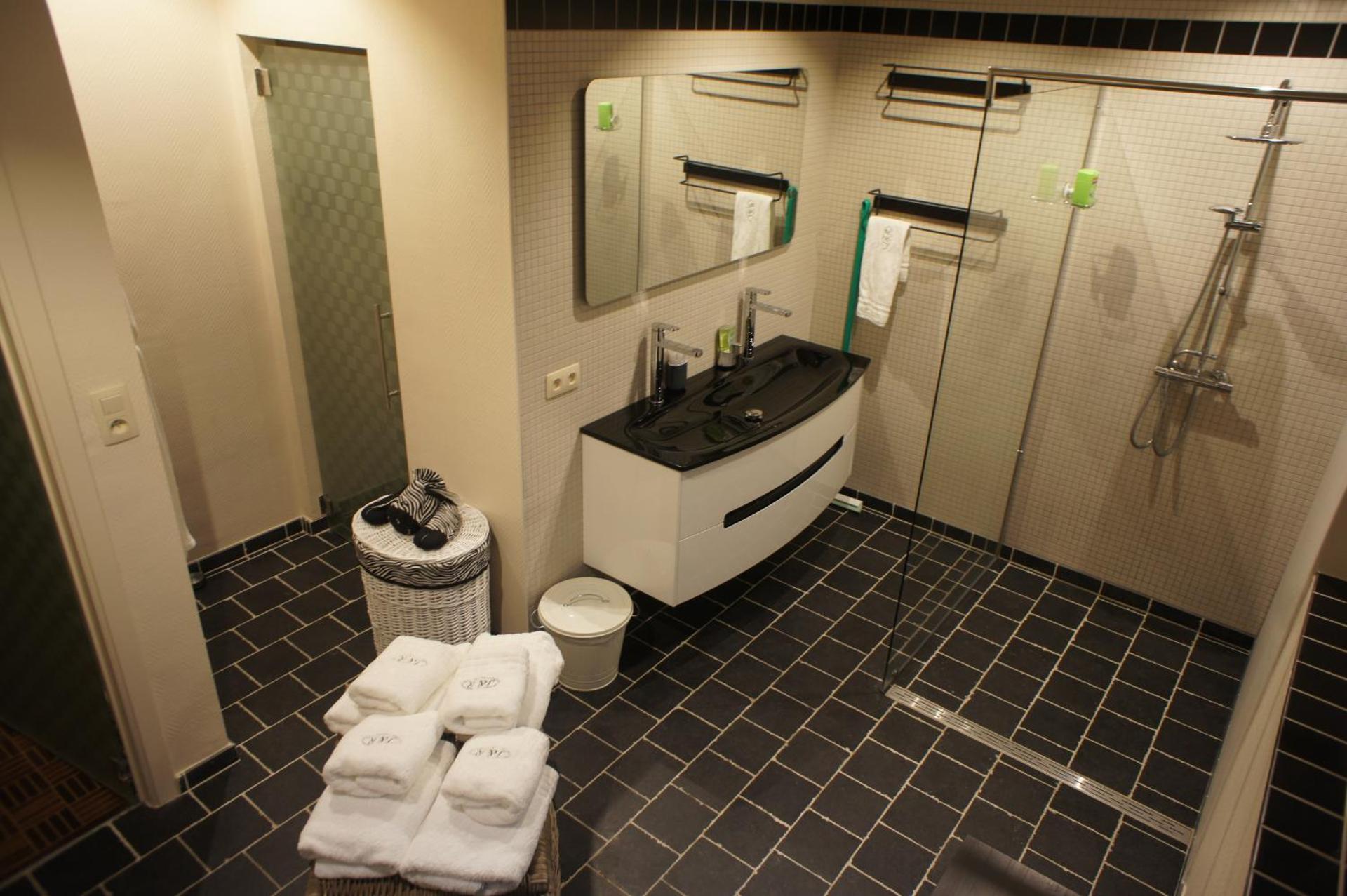 J and R Brussels City Apartment