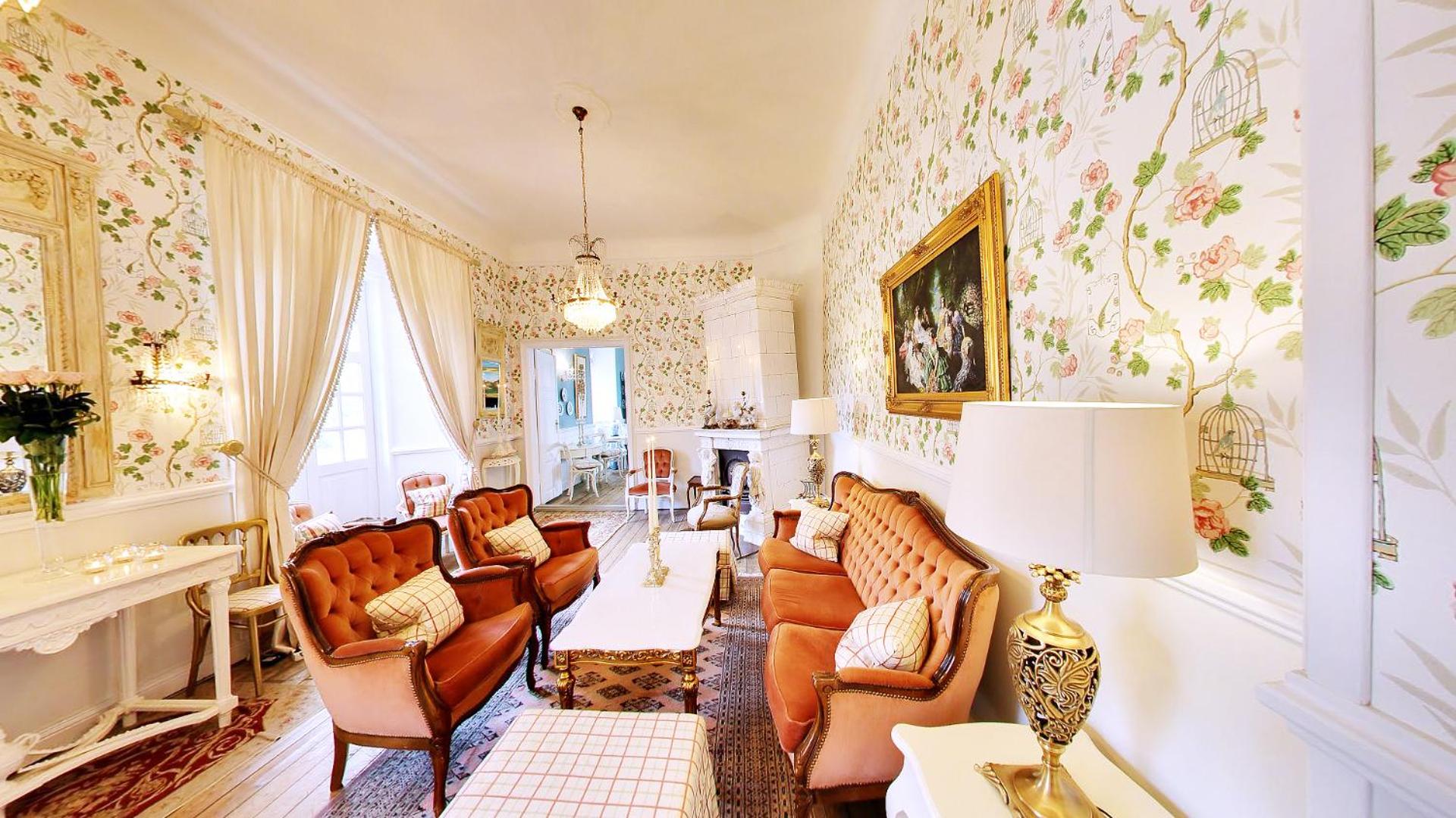 Communal lounge/ TV room