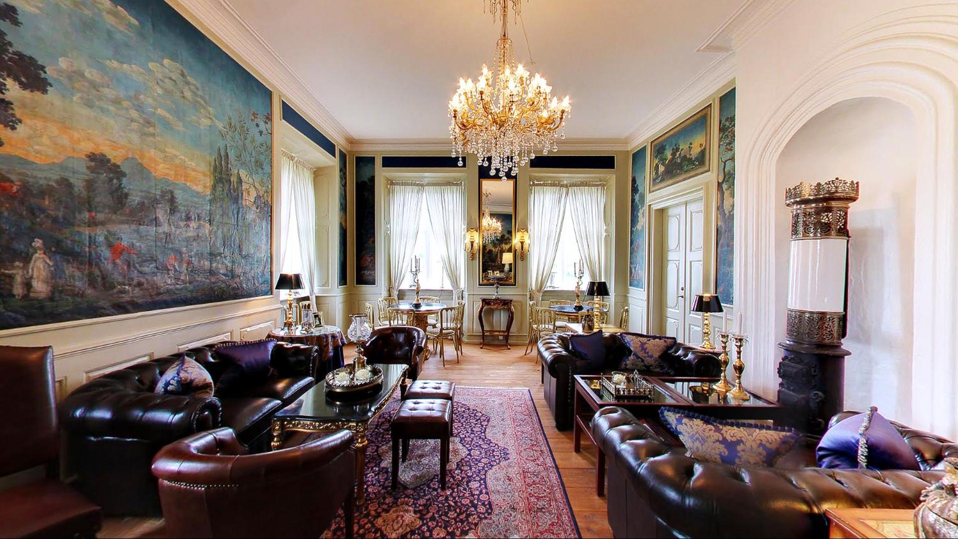 Communal lounge/ TV room