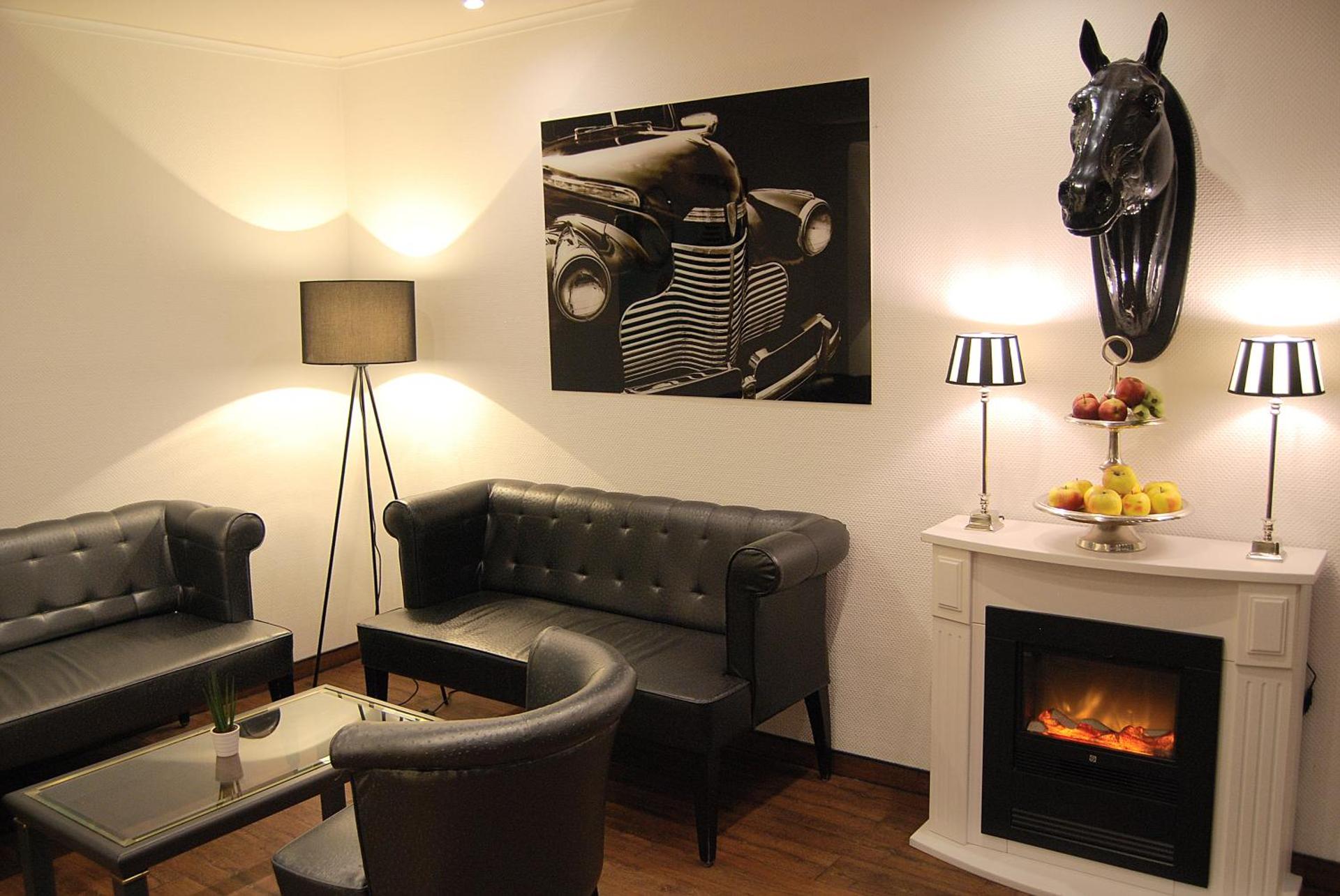 Communal lounge/ TV room