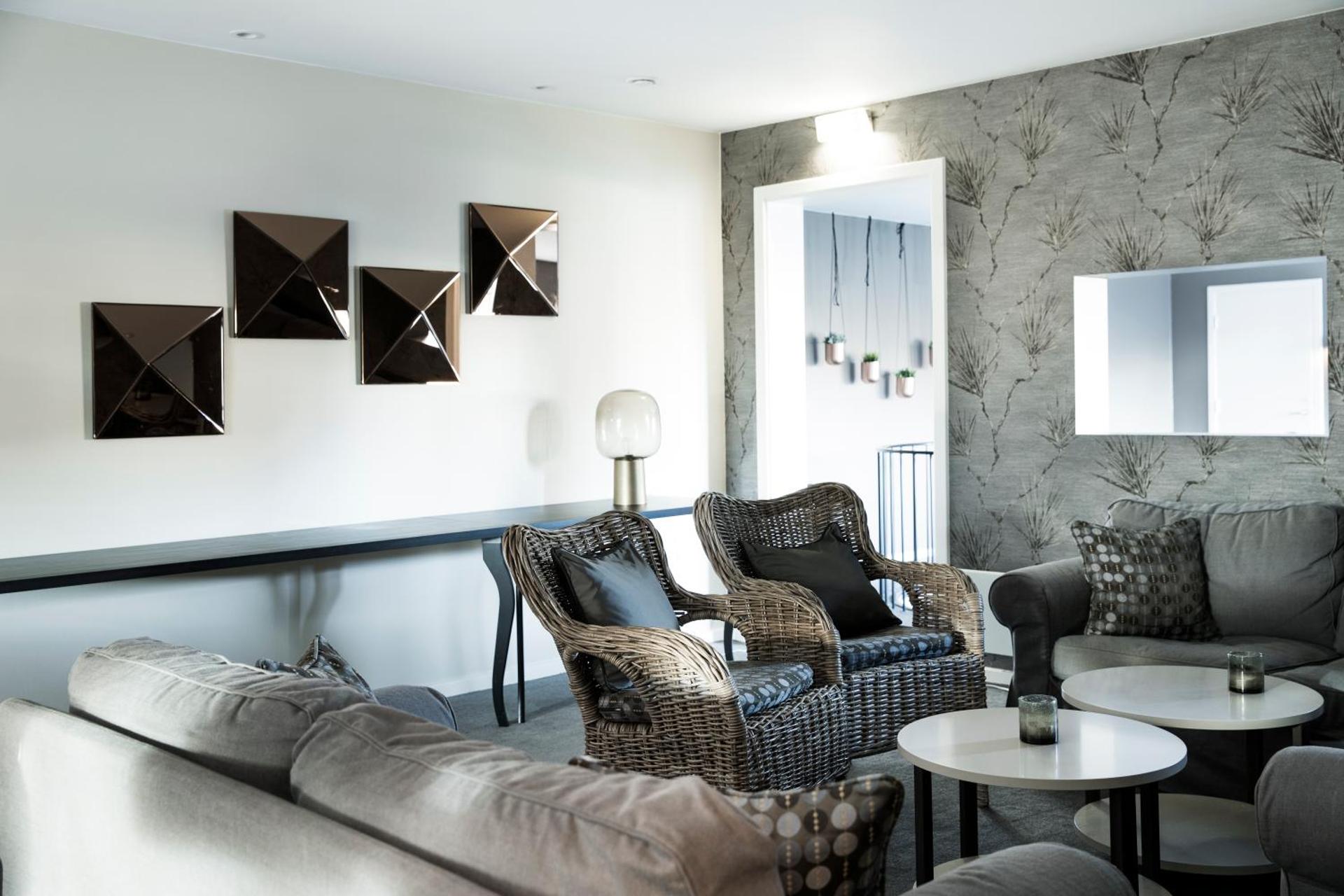 Communal lounge/ TV room