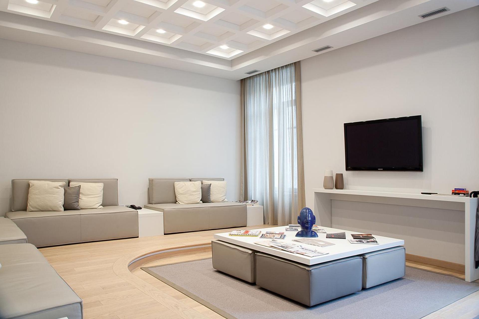 Communal lounge/ TV room