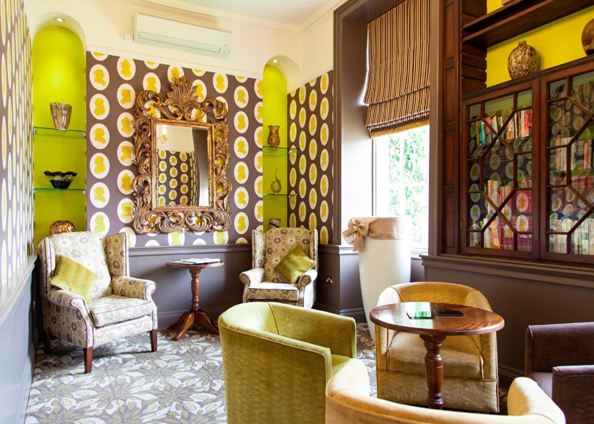 Communal lounge/ TV room