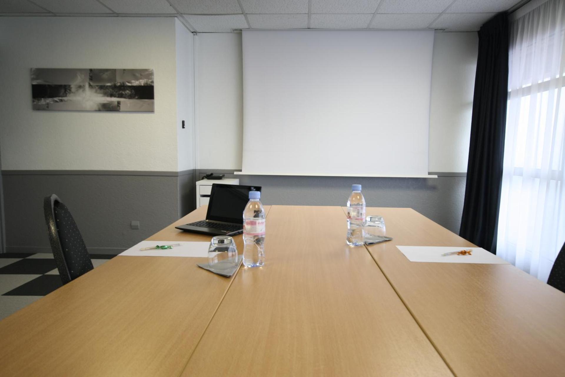 Meeting/conference room