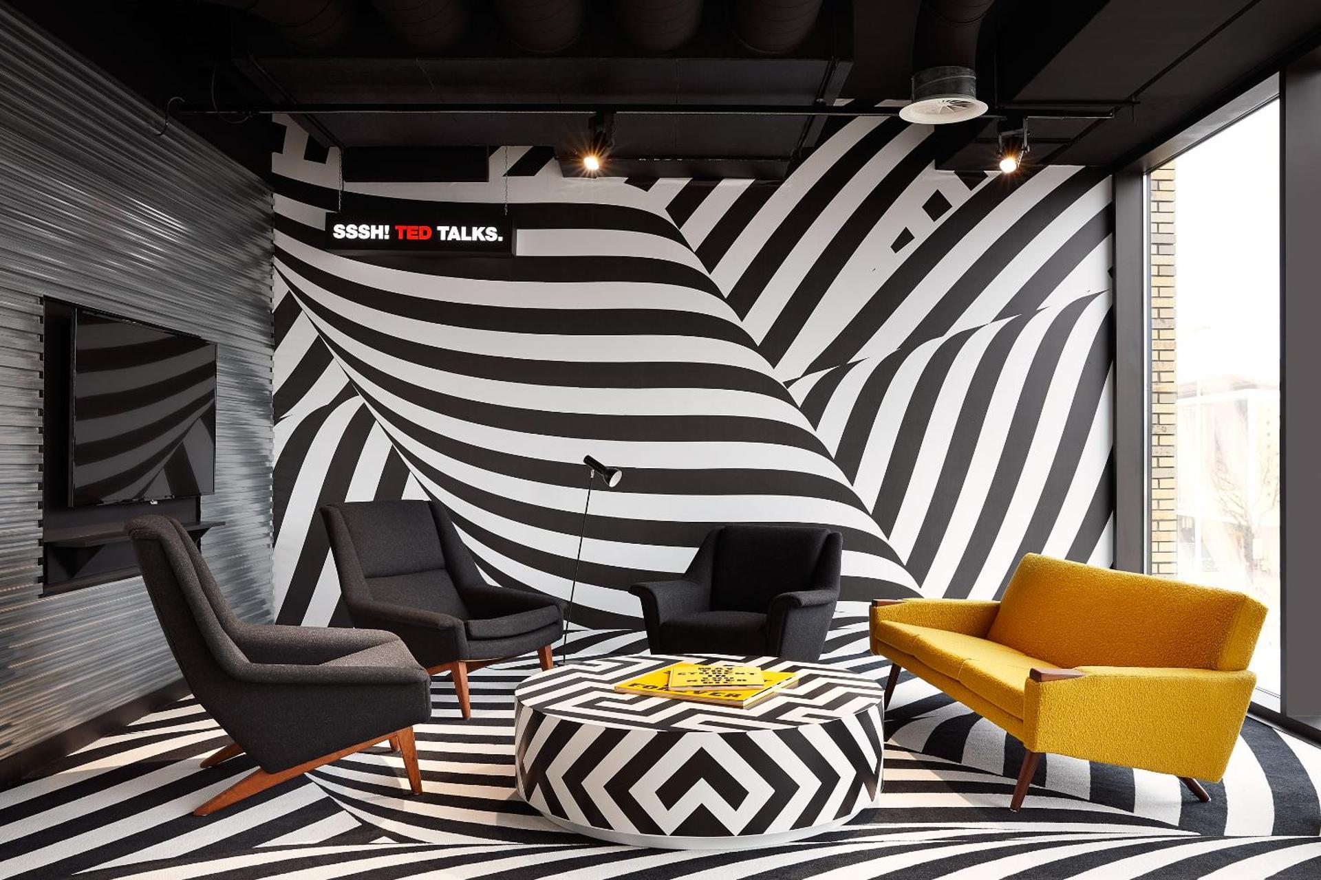 Communal lounge/ TV room