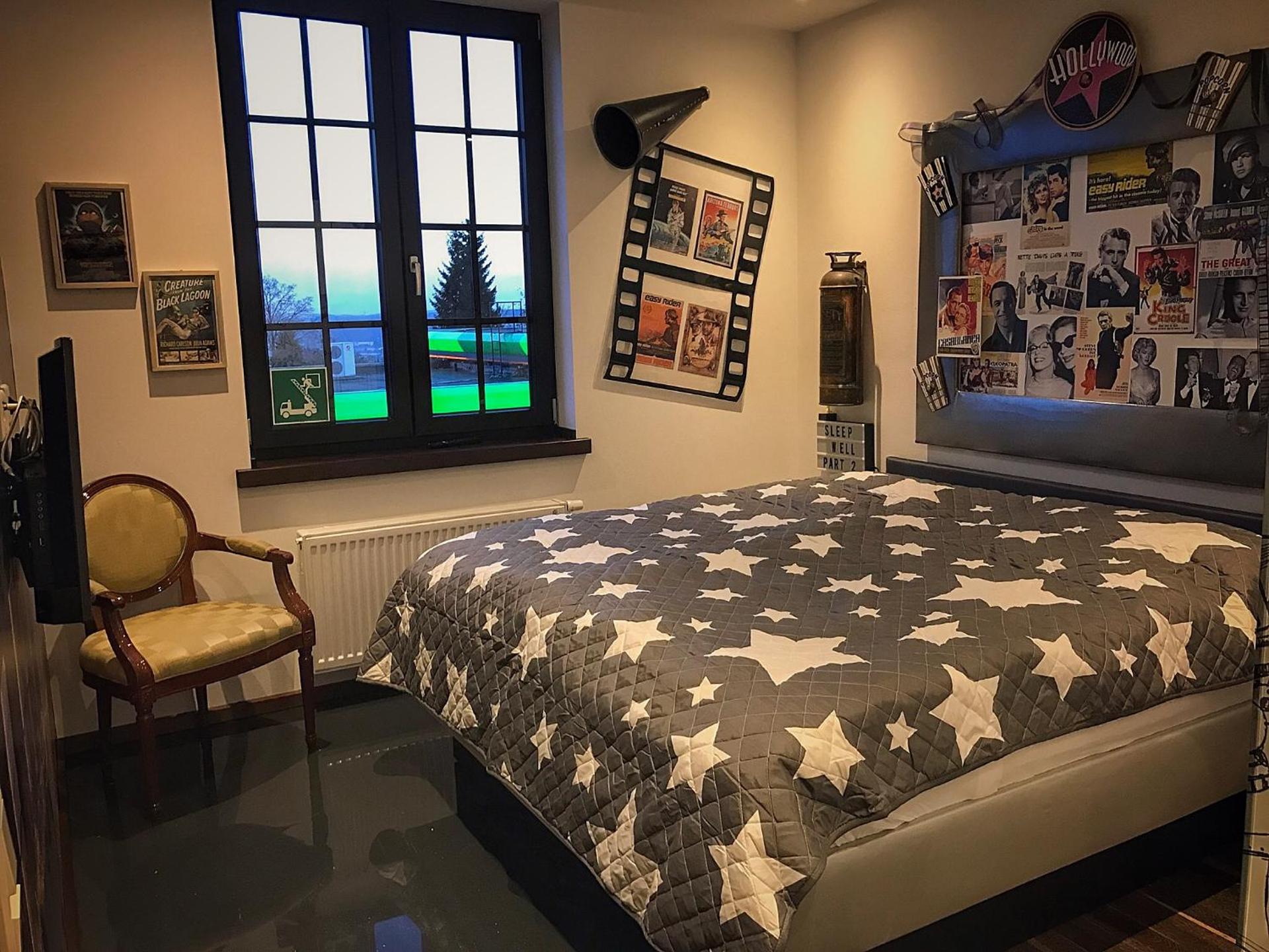 Photo of the whole room