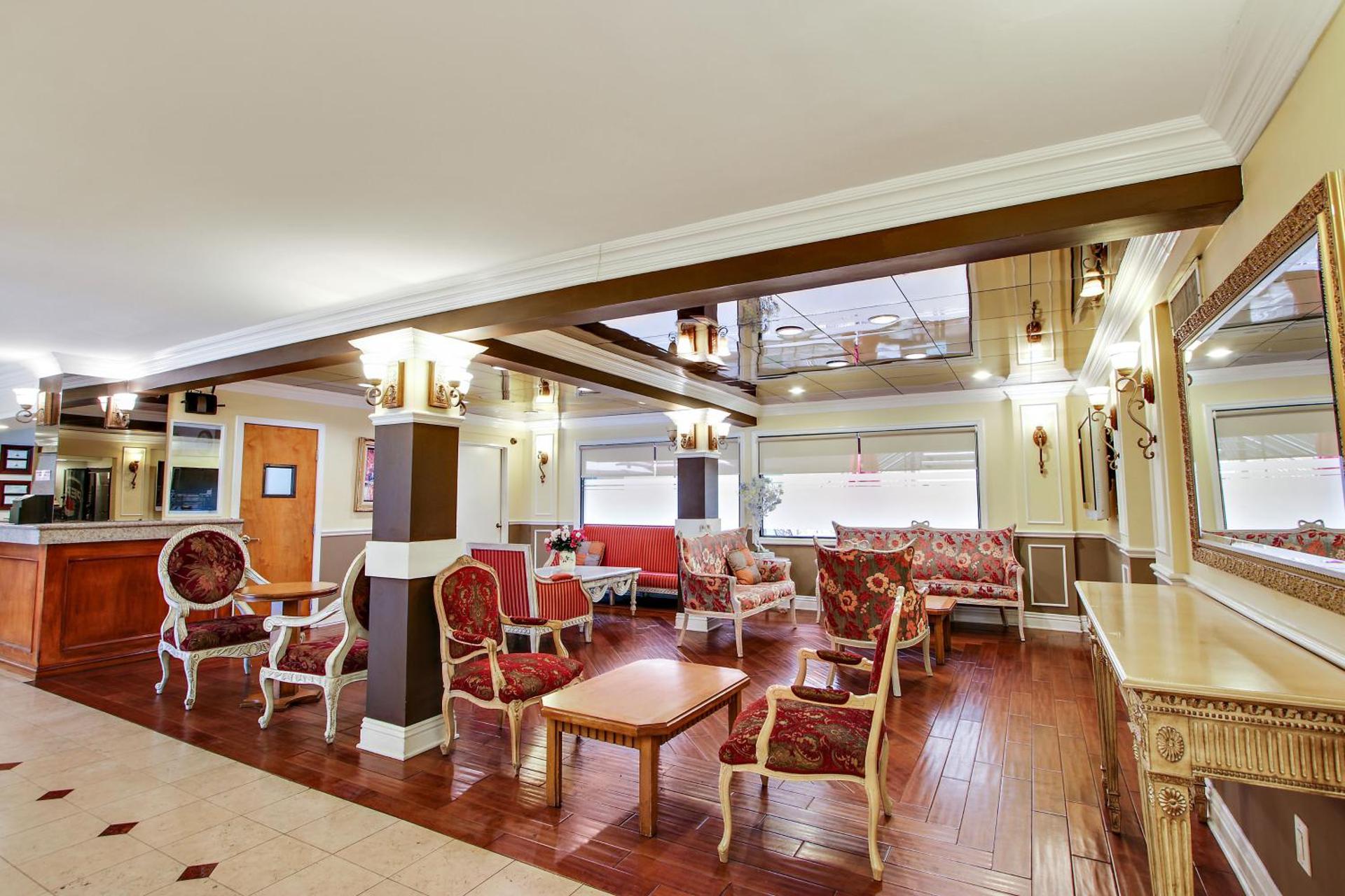 Communal lounge/ TV room