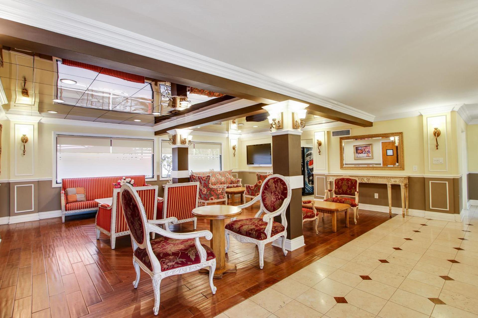 Communal lounge/ TV room