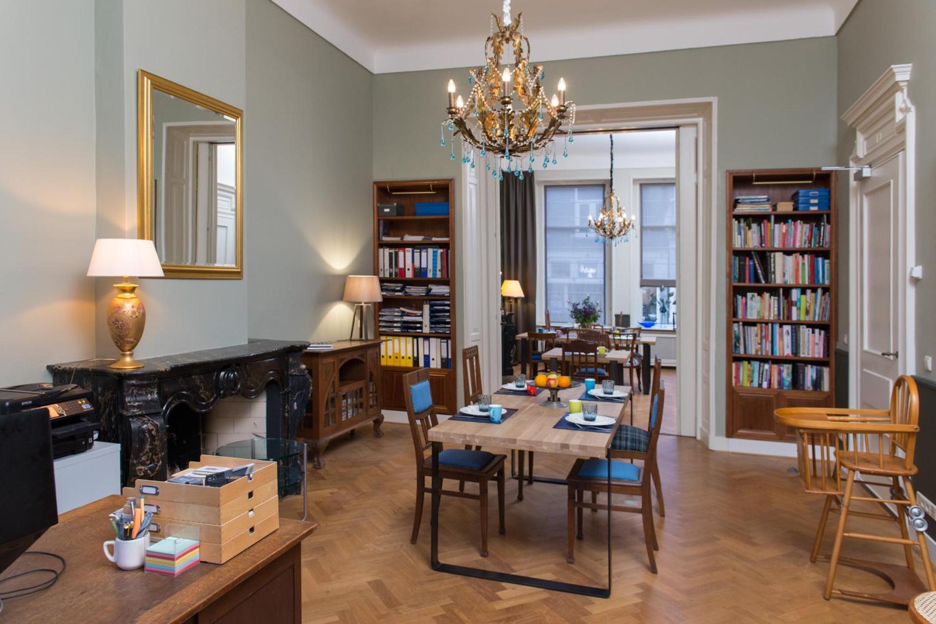 Communal lounge/ TV room