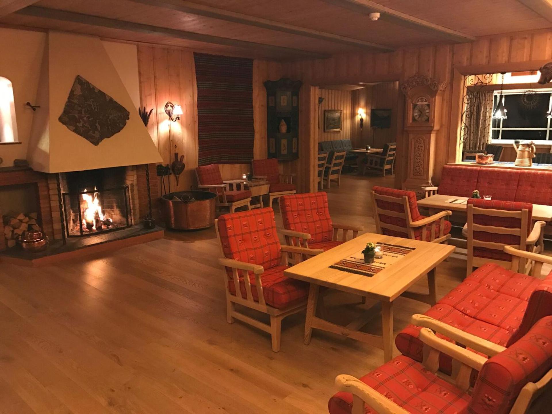 Communal lounge/ TV room