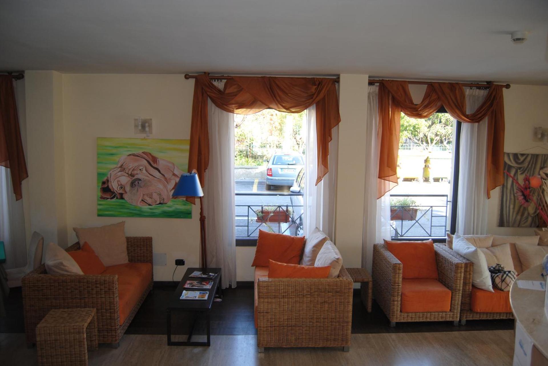 Communal lounge/ TV room