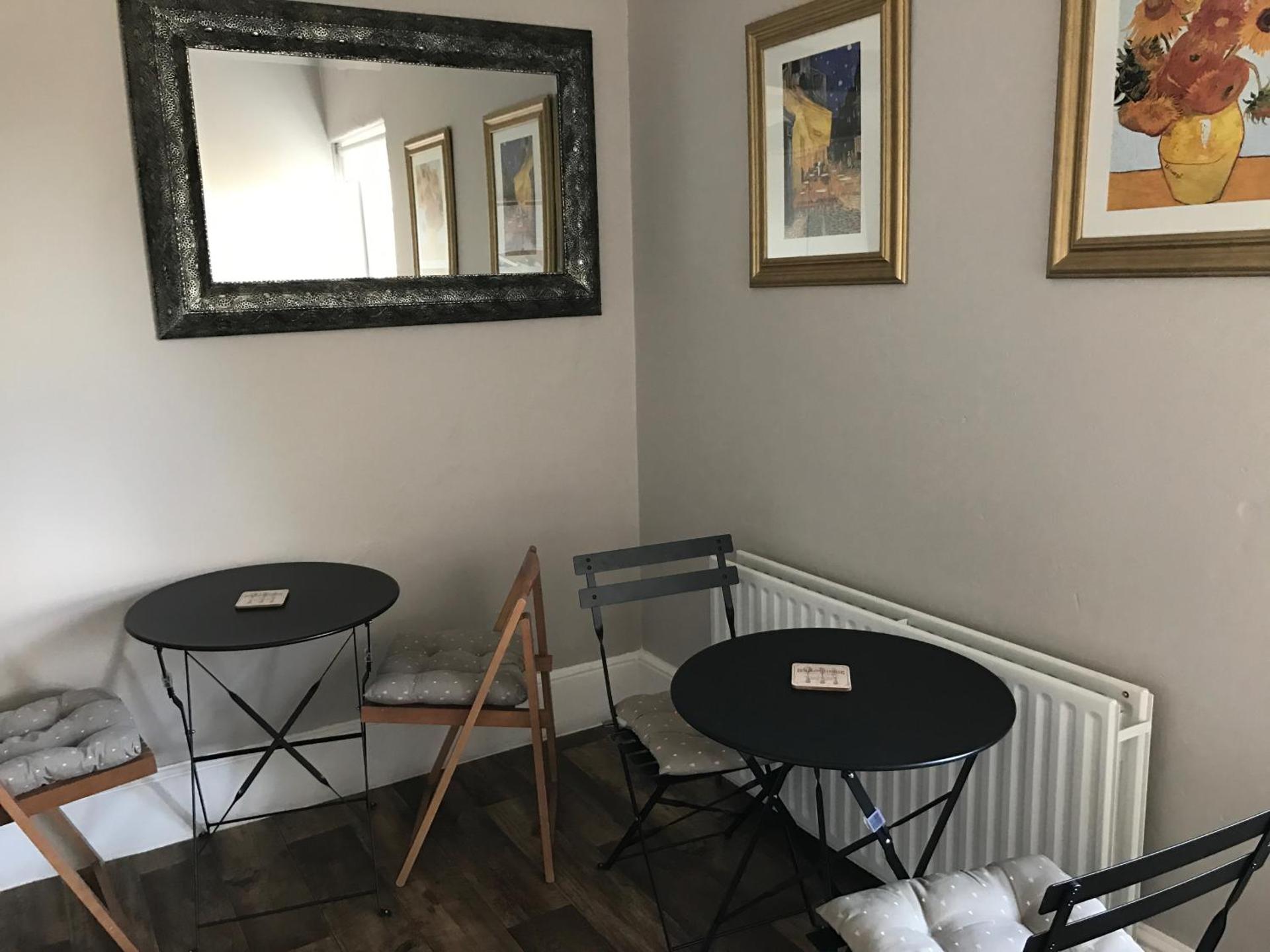 Communal lounge/ TV room