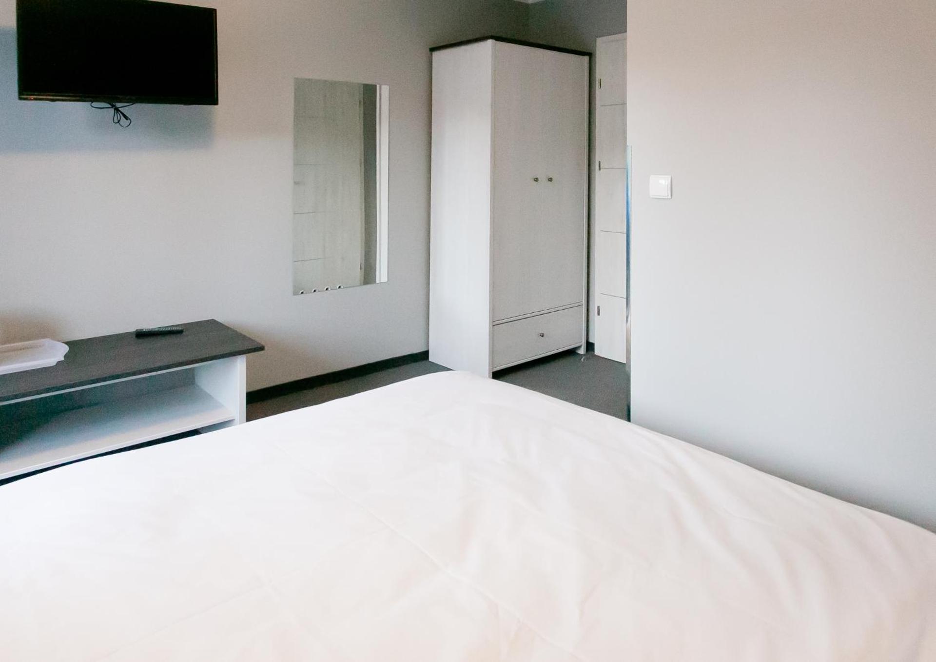 Double Room with Balcony 4