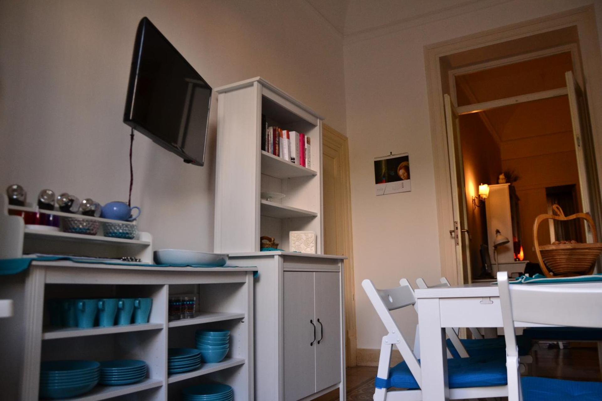 Communal lounge/ TV room