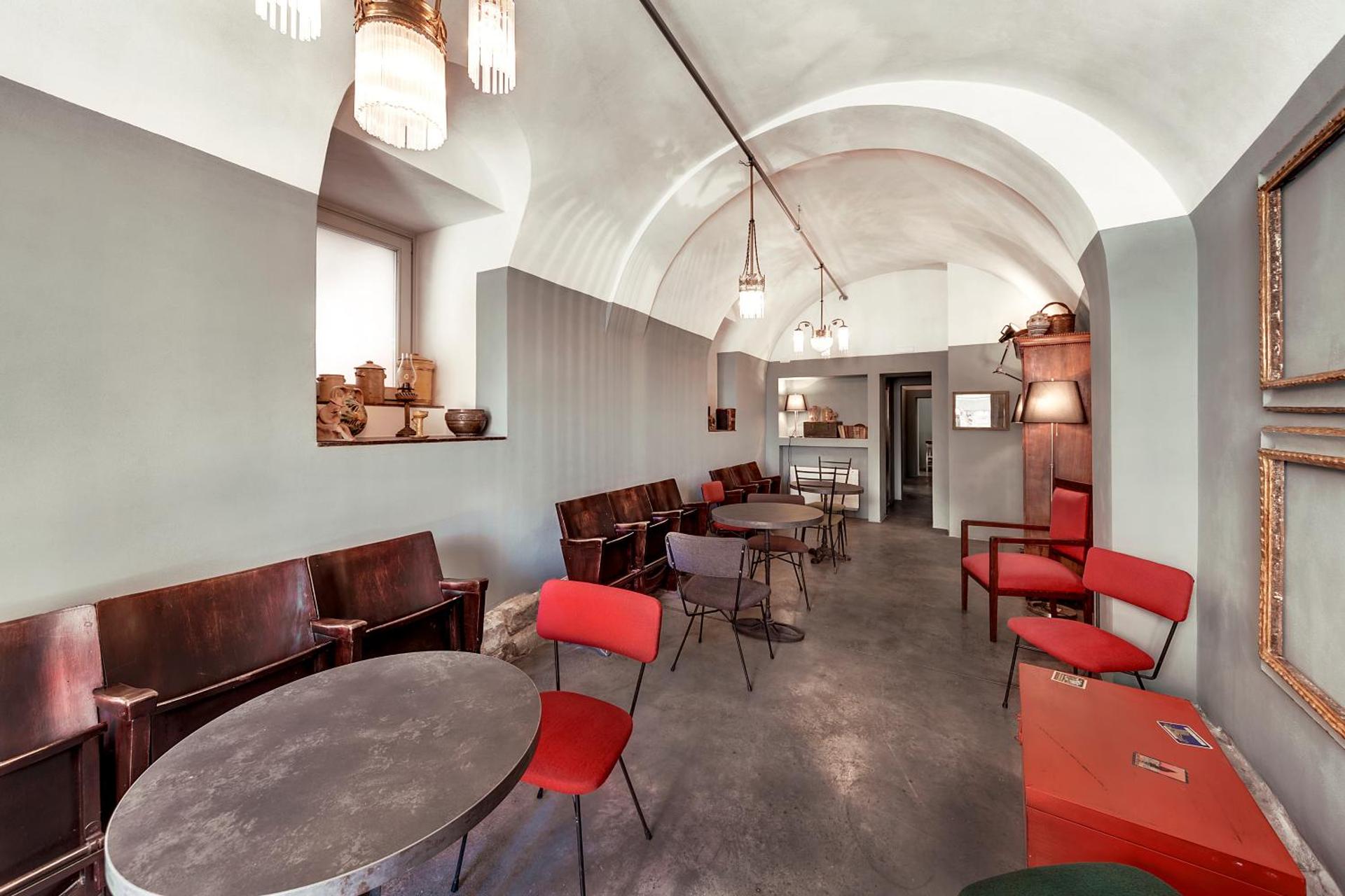 Communal lounge/ TV room