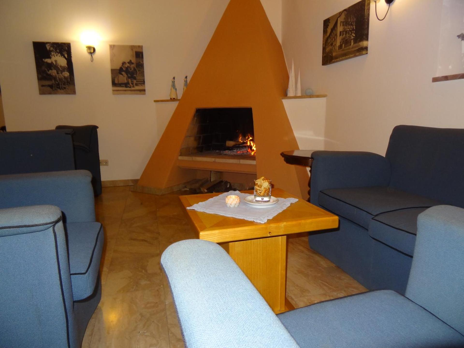 Communal lounge/ TV room