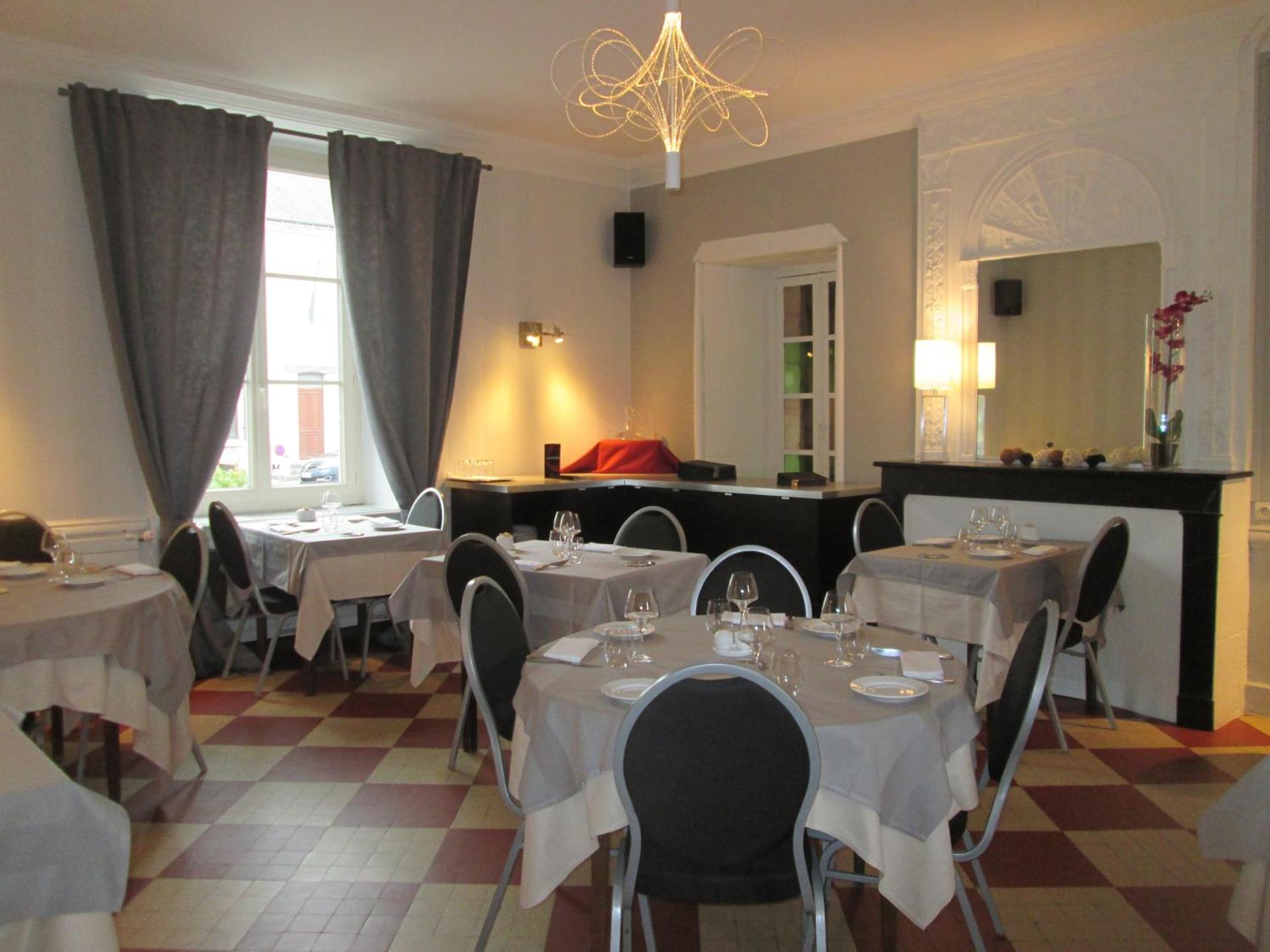 Logis Hostellerie Du Cheval Blanc