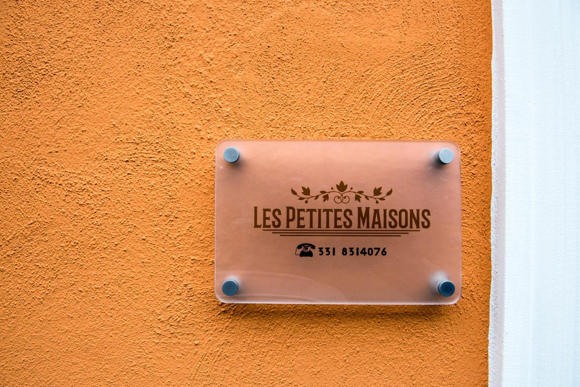 Les Petites Maisons