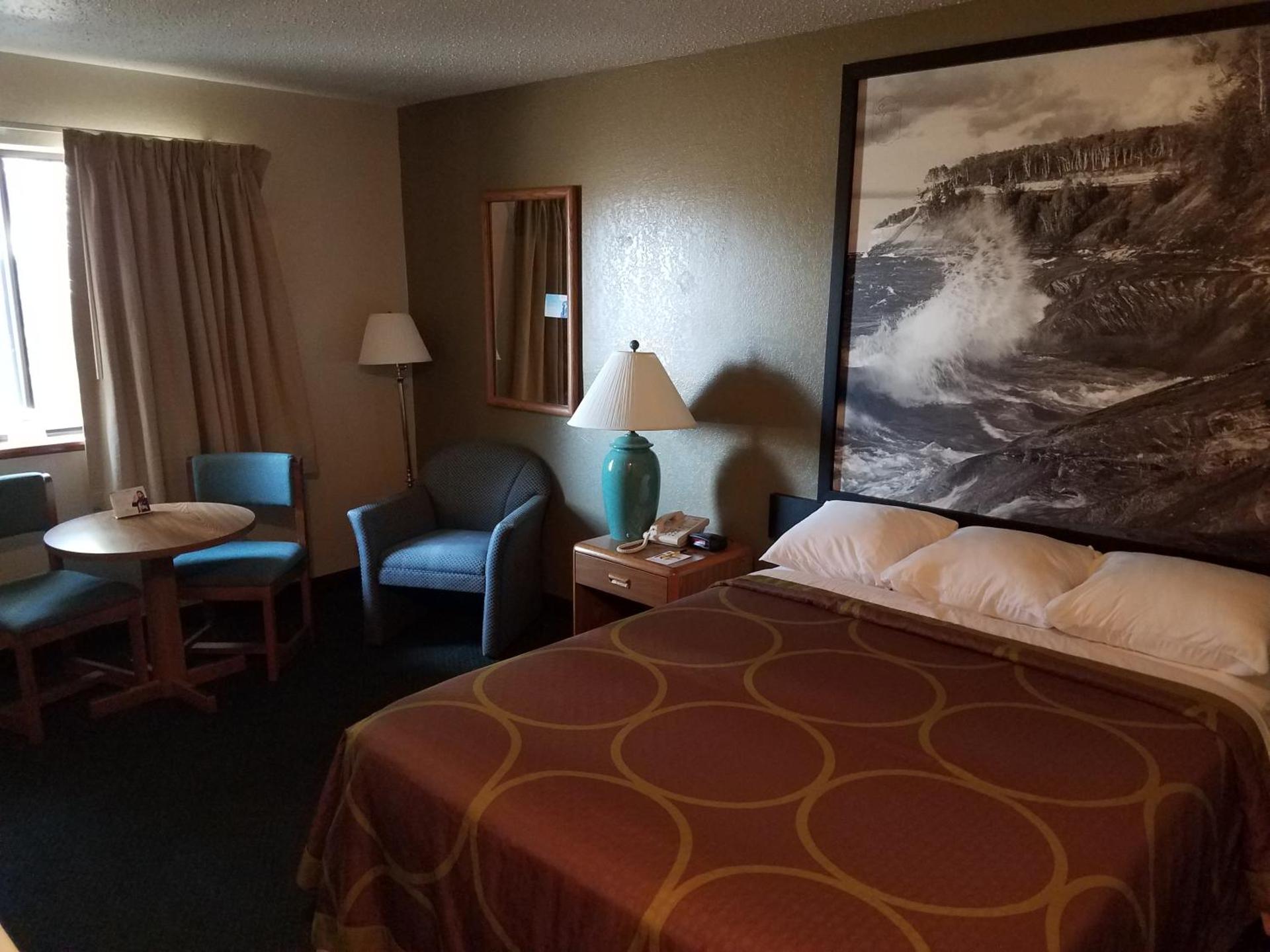 Deluxe Queen Room - Non-Smoking