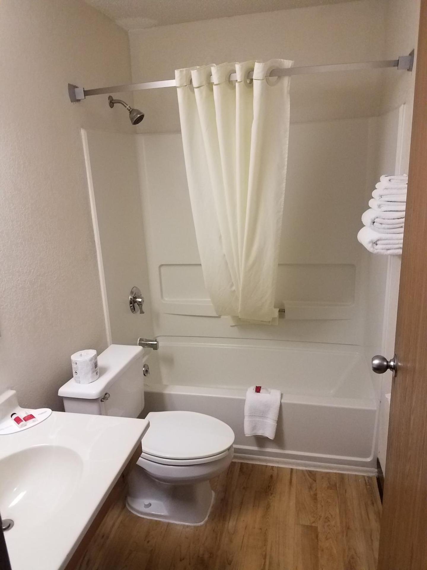 Super 8 by Wyndham Houghton Lake