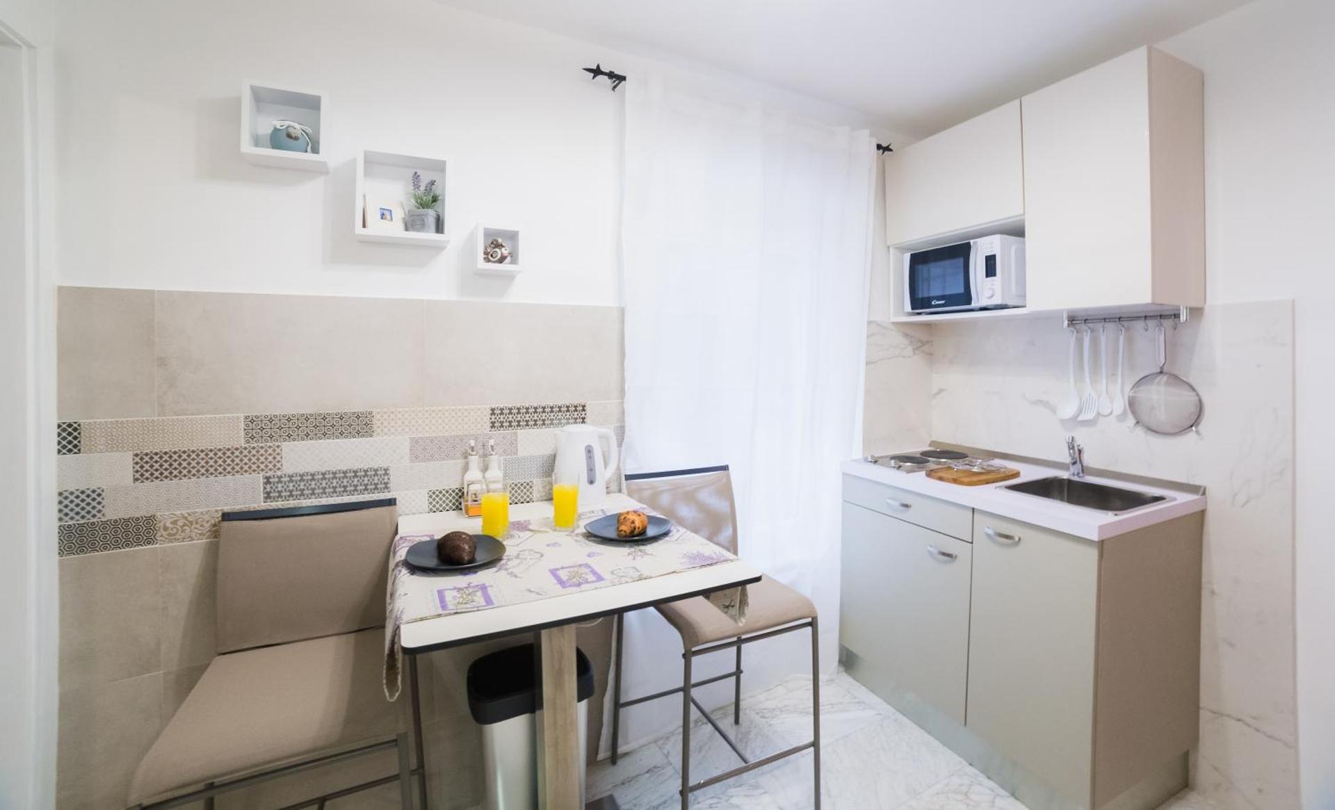 Kitchen or kitchenette