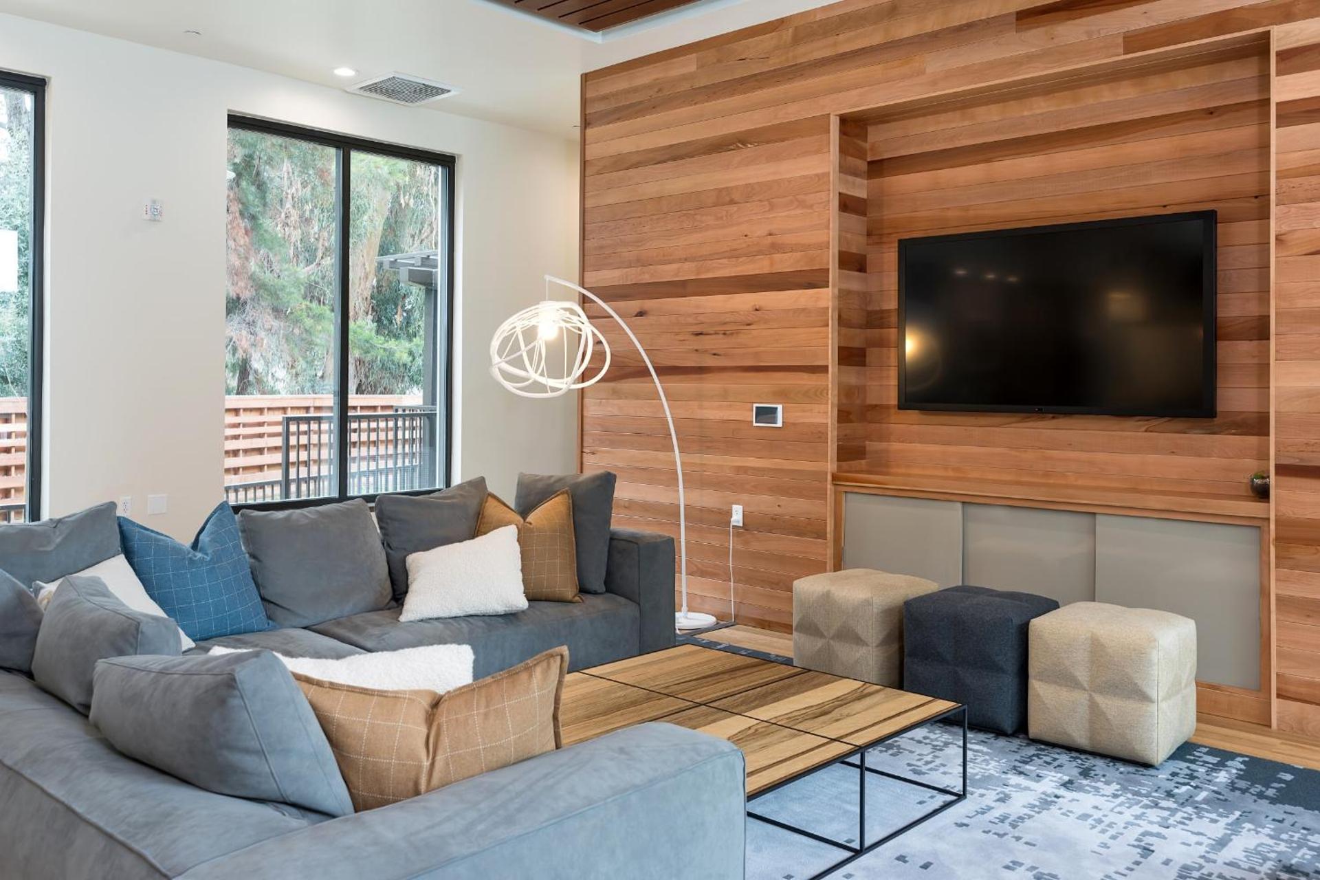 Communal lounge/ TV room