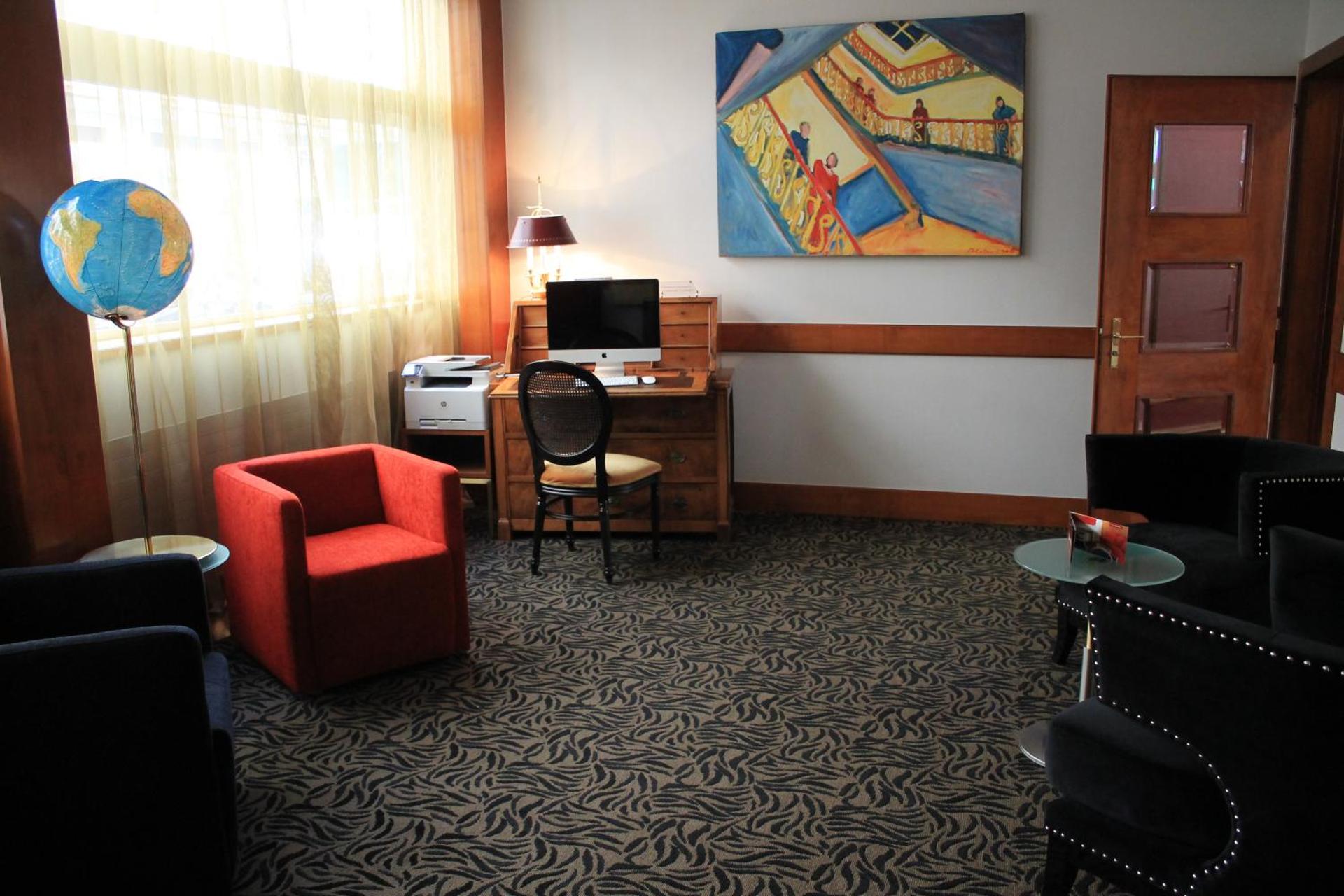 Communal lounge/ TV room